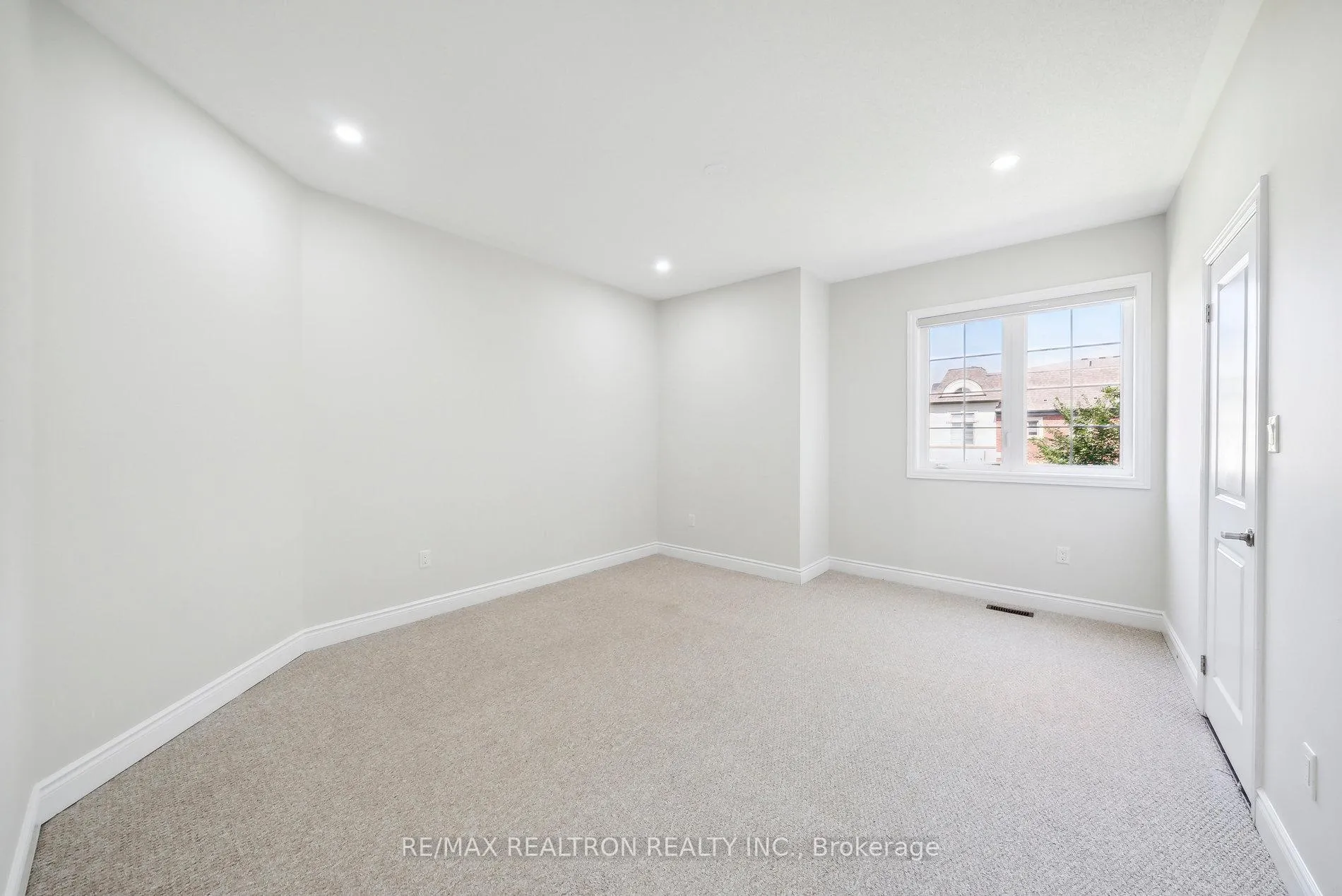 Photo 24 of 65 Cannes Ave, Vaughan, Vellore Village — HOMEH