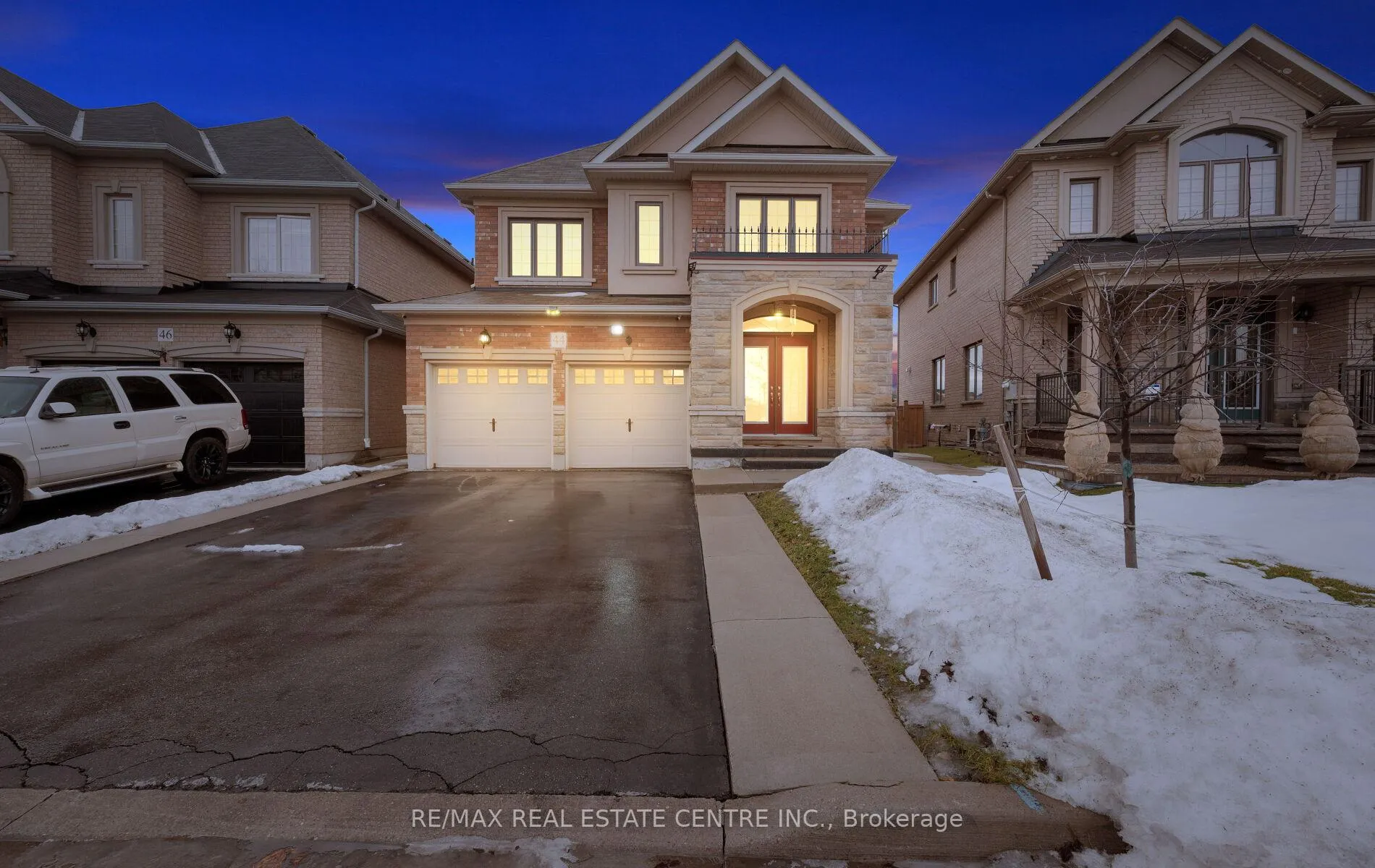 Front of 44 Hammerhead Road