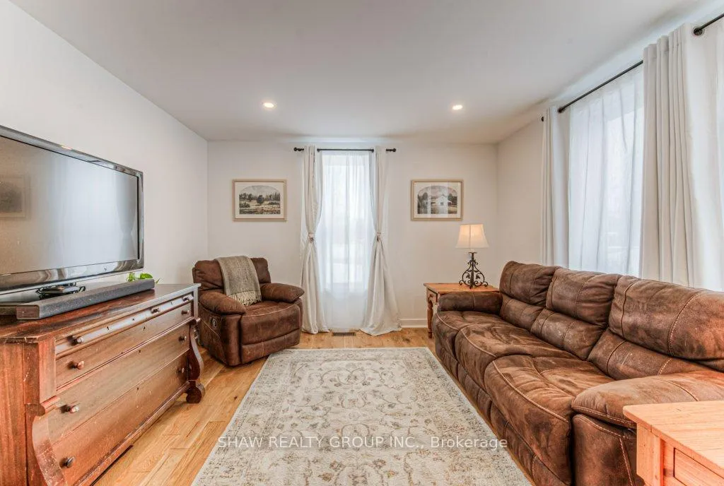 Photo 21 of 707 Conservation Drive, Waterloo, Laurelwood — HOMEH