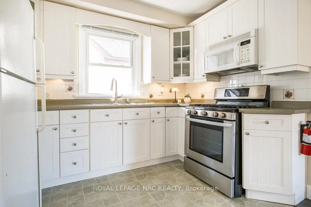 Photo 10 of 46 Marmora Street, St. Catharines, E. Chester — HOMEH
