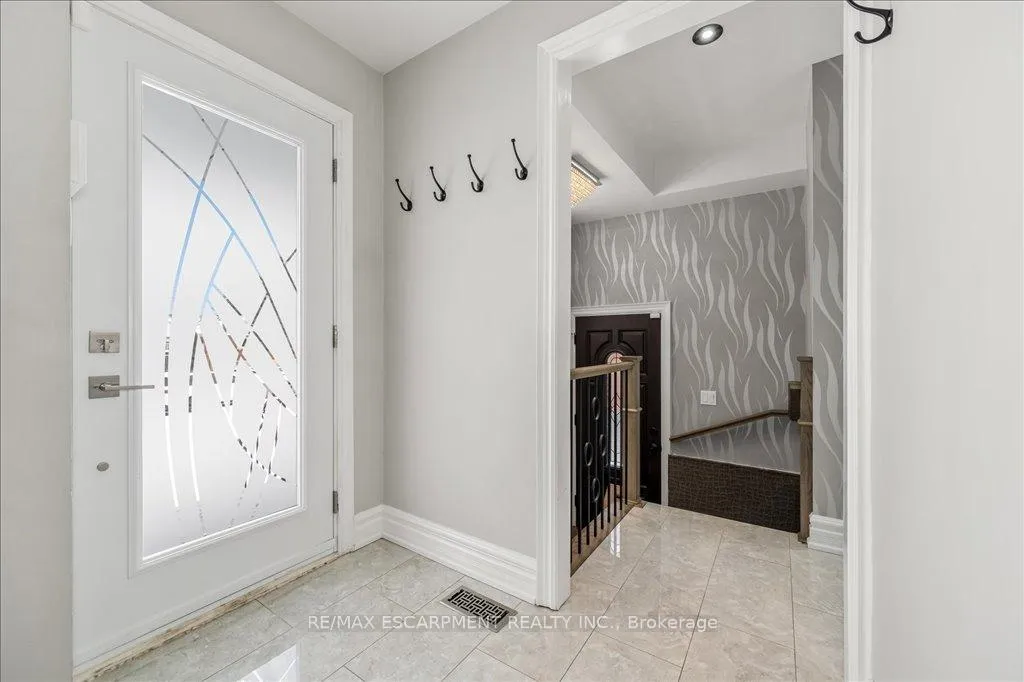 Photo 6 of 27 Alba Street, Hamilton, Stoney Creek — HOMEH