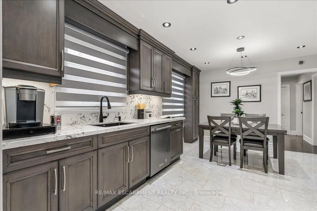 Photo 11 of 27 Alba Street, Hamilton, Stoney Creek — HOMEH