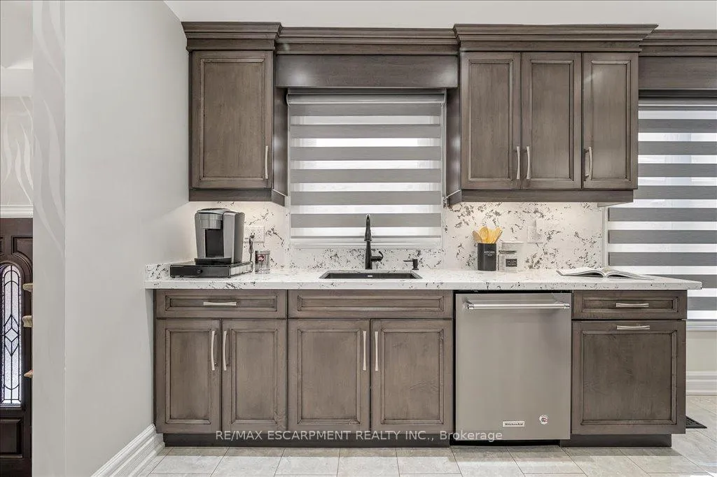 Photo 12 of 27 Alba Street, Hamilton, Stoney Creek — HOMEH