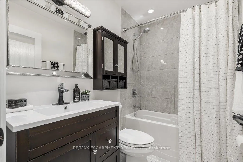 Photo 17 of 27 Alba Street, Hamilton, Stoney Creek — HOMEH