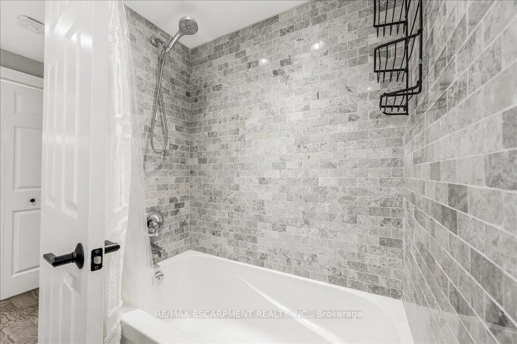 Photo 32 of 27 Alba Street, Hamilton, Stoney Creek — HOMEH