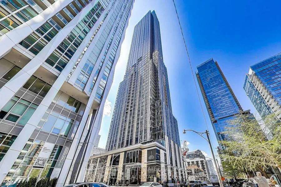 Front of Unit 2405, 11 Yorkville Avenue