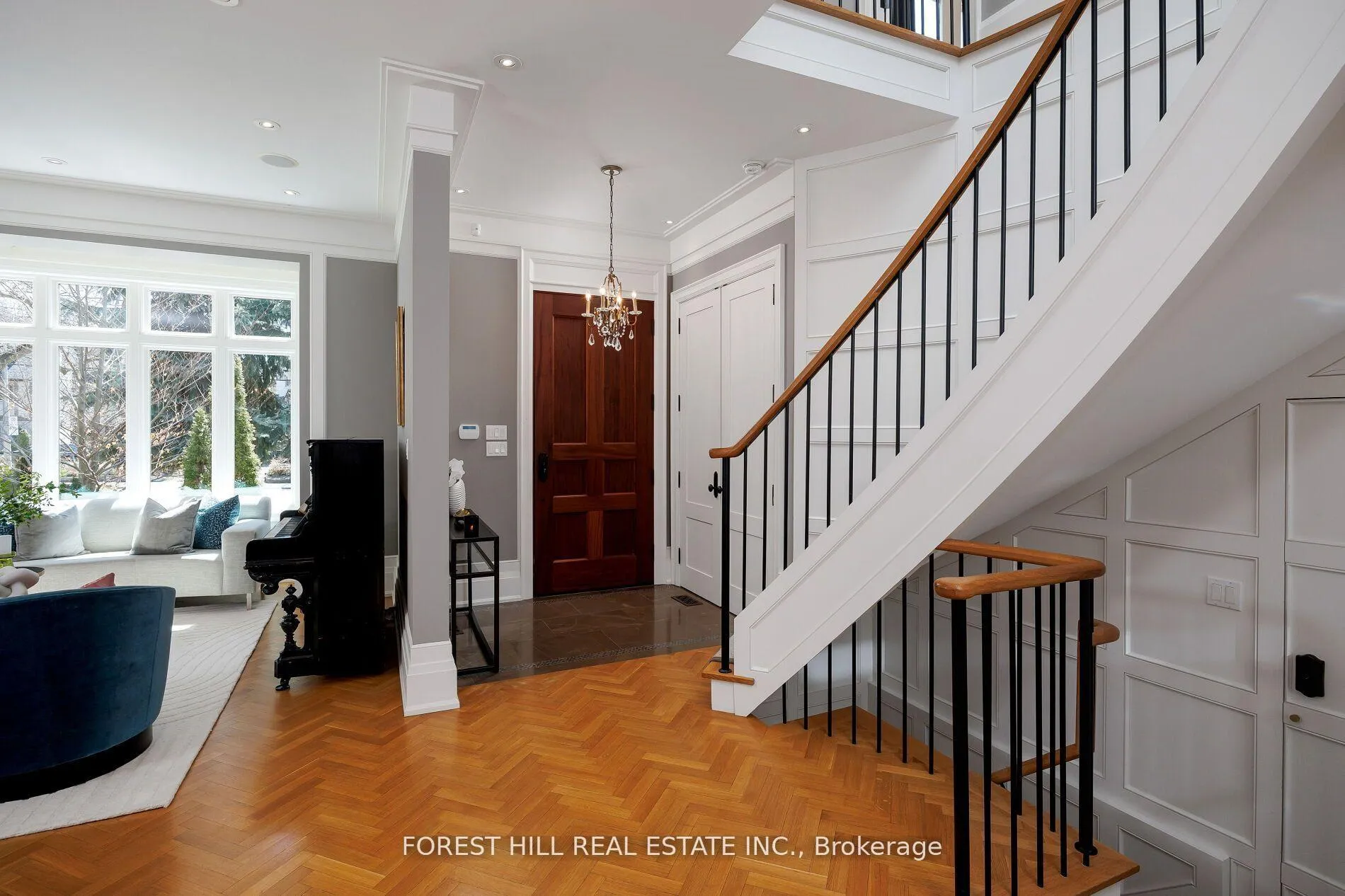Photo 2 of 102 Chaplin Crescent, Toronto, Yonge-Eglinton — HOMEH