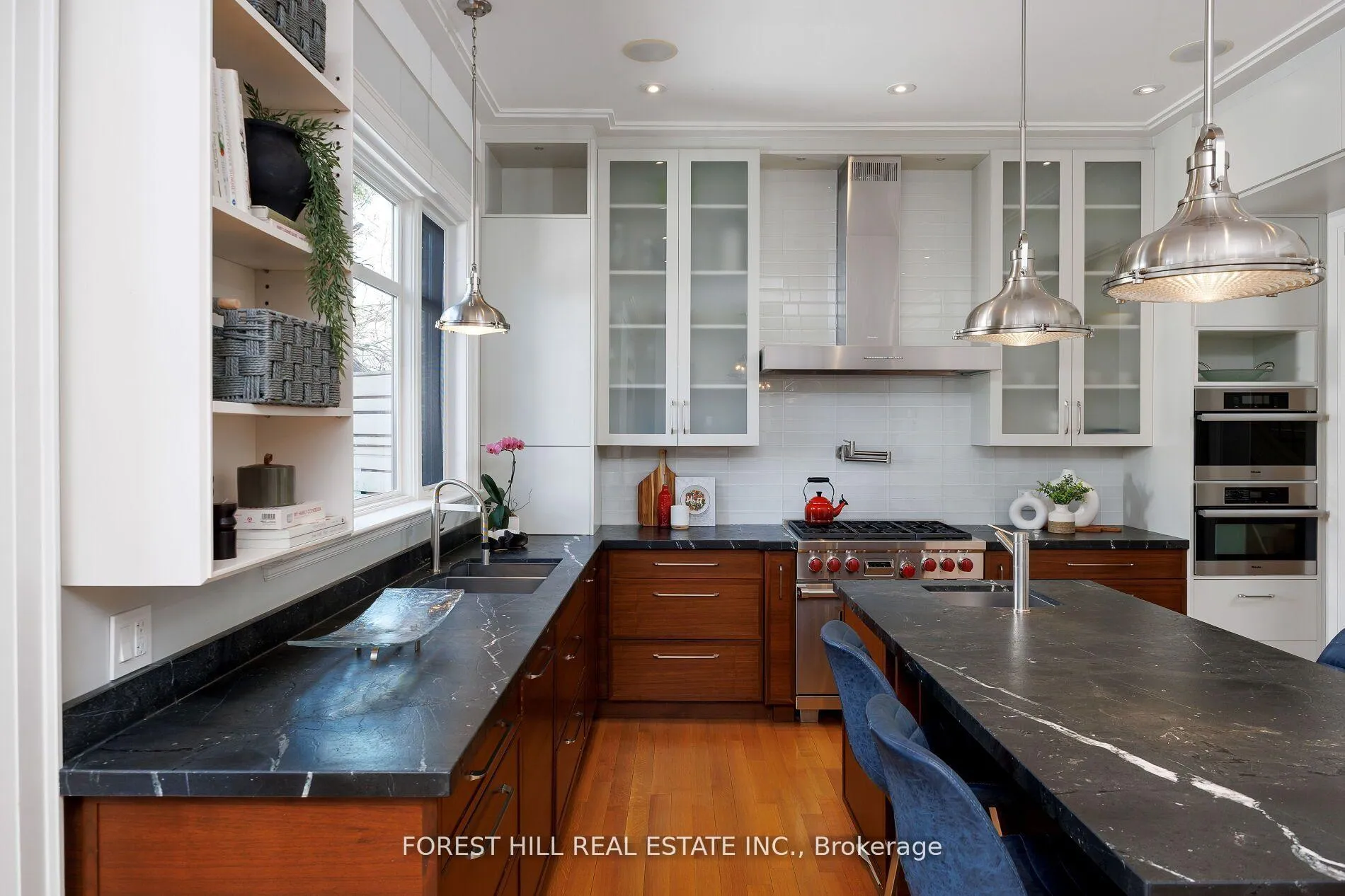 Photo 9 of 102 Chaplin Crescent, Toronto, Yonge-Eglinton — HOMEH