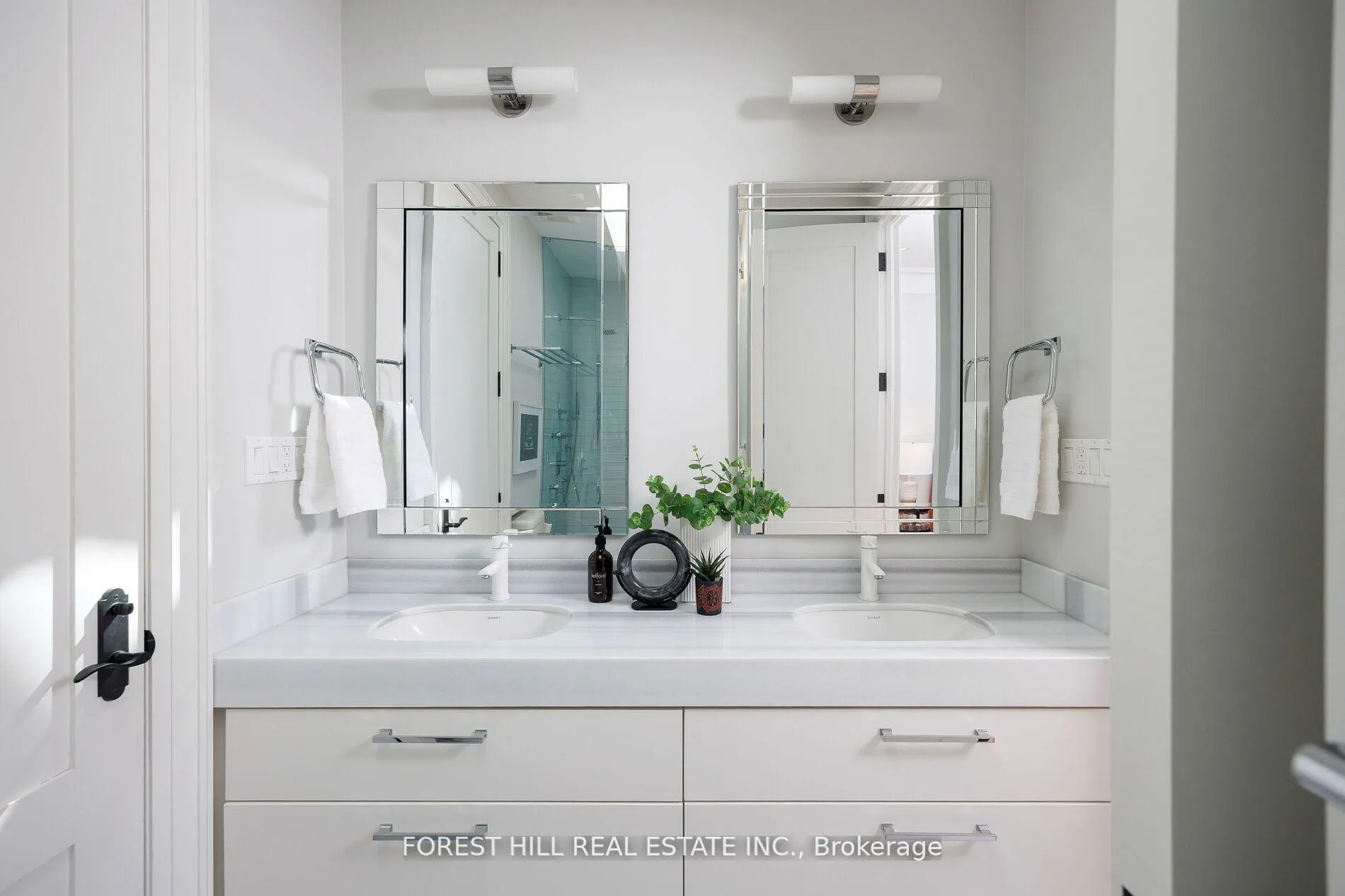 Photo 24 of 102 Chaplin Crescent, Toronto, Yonge-Eglinton — HOMEH
