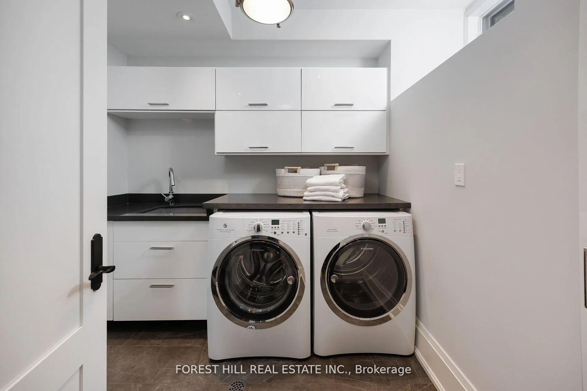 Photo 35 of 102 Chaplin Crescent, Toronto, Yonge-Eglinton — HOMEH
