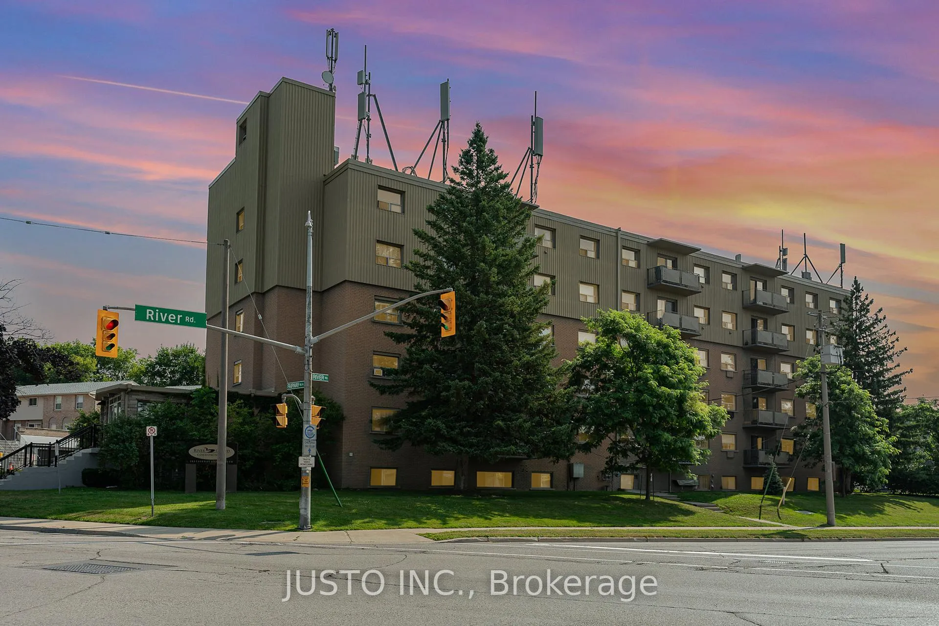 Front of Unit 501, 283 Fairway Road N
