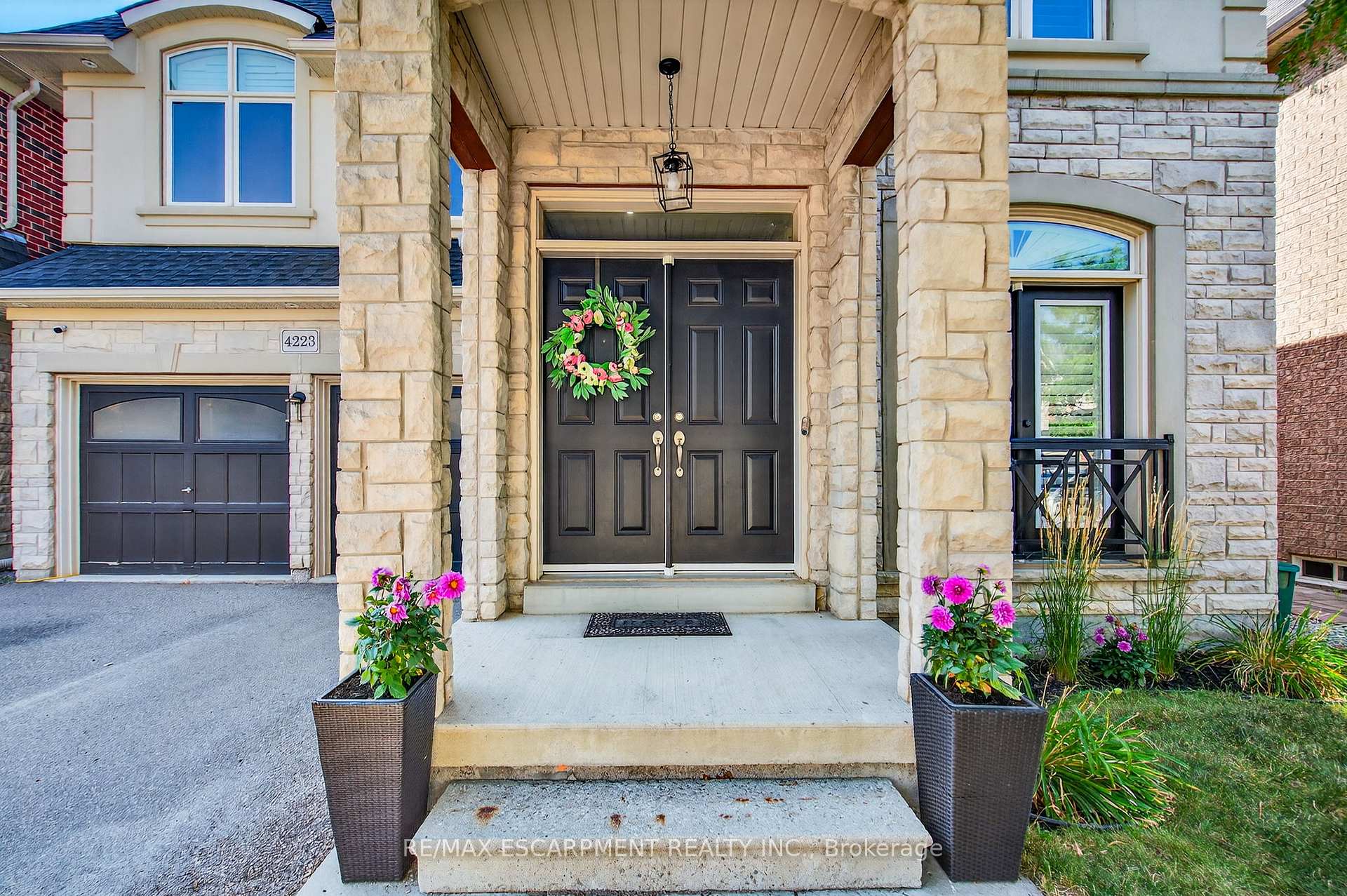 Photo 2 of 4223 Fuller Crescent, Burlington, Alton — HOMEH
