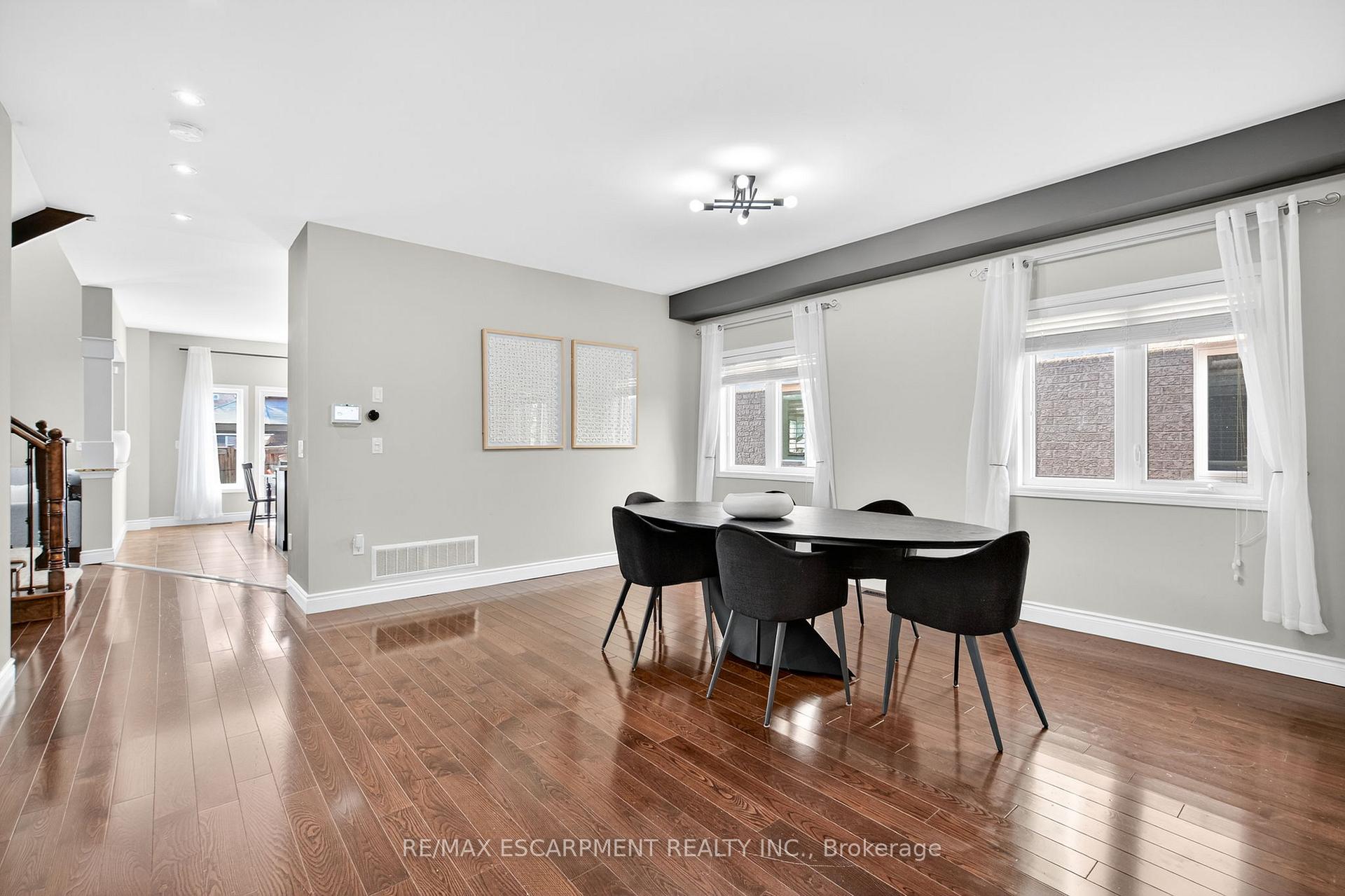 Photo 3 of 4223 Fuller Crescent, Burlington, Alton — HOMEH