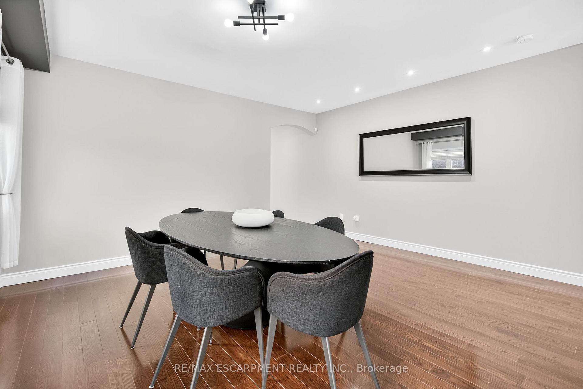 Photo 5 of 4223 Fuller Crescent, Burlington, Alton — HOMEH