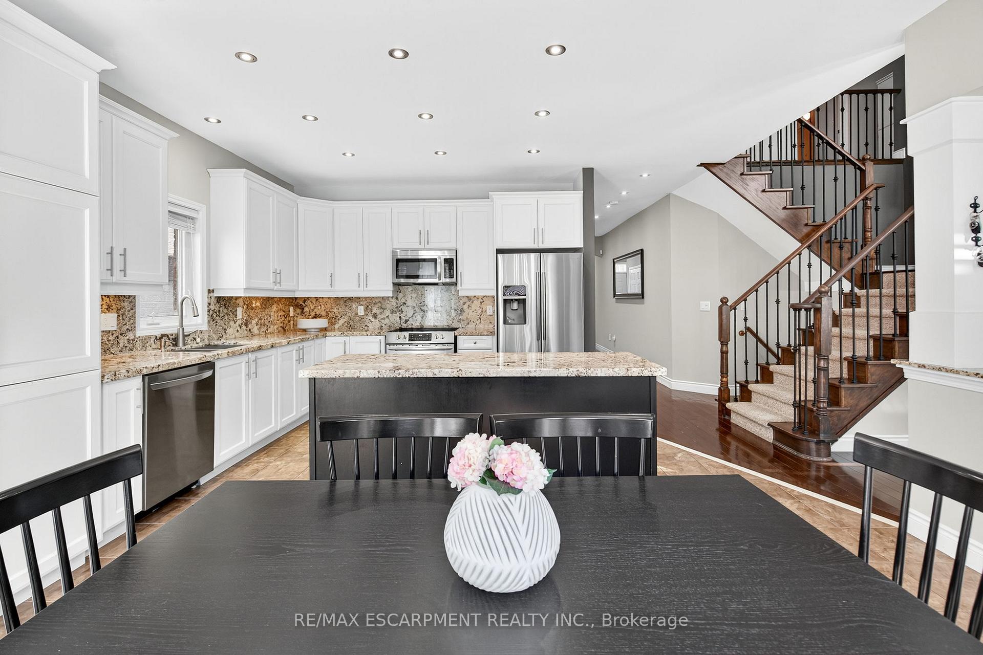 Photo 11 of 4223 Fuller Crescent, Burlington, Alton — HOMEH
