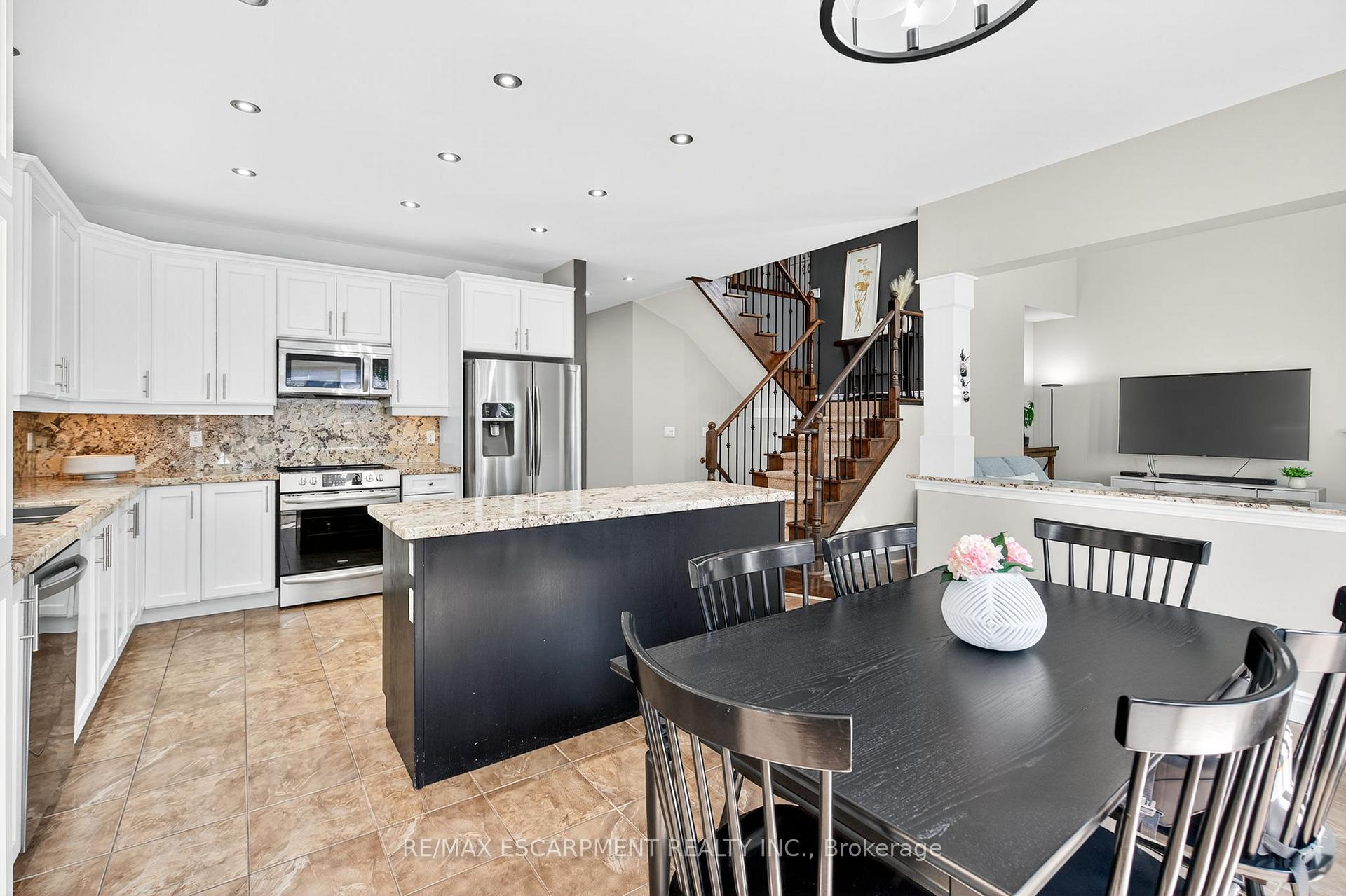 Photo 12 of 4223 Fuller Crescent, Burlington, Alton — HOMEH