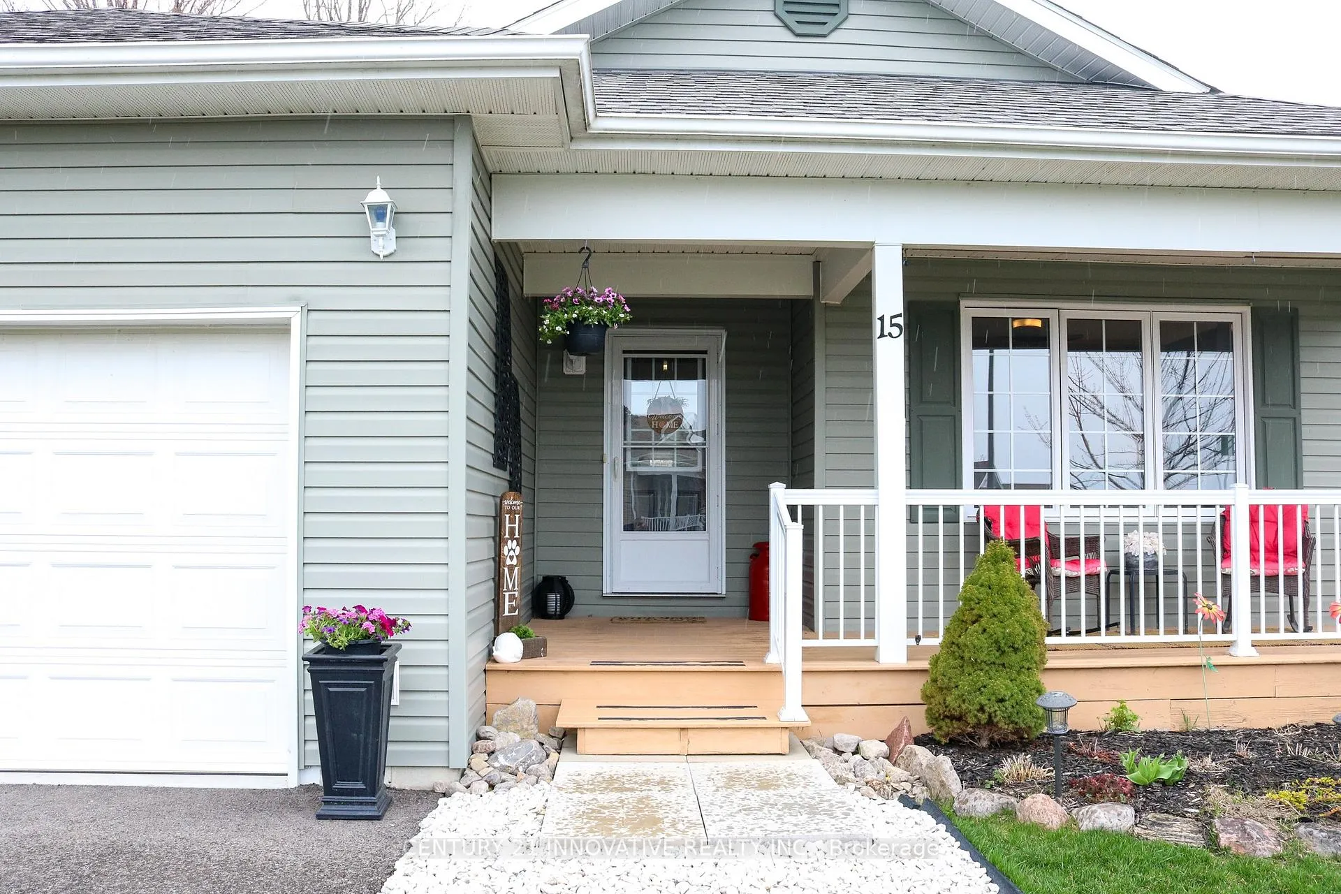 Photo 2 of 15 Aisworth Drive, Ramara, Atherley — HOMEH
