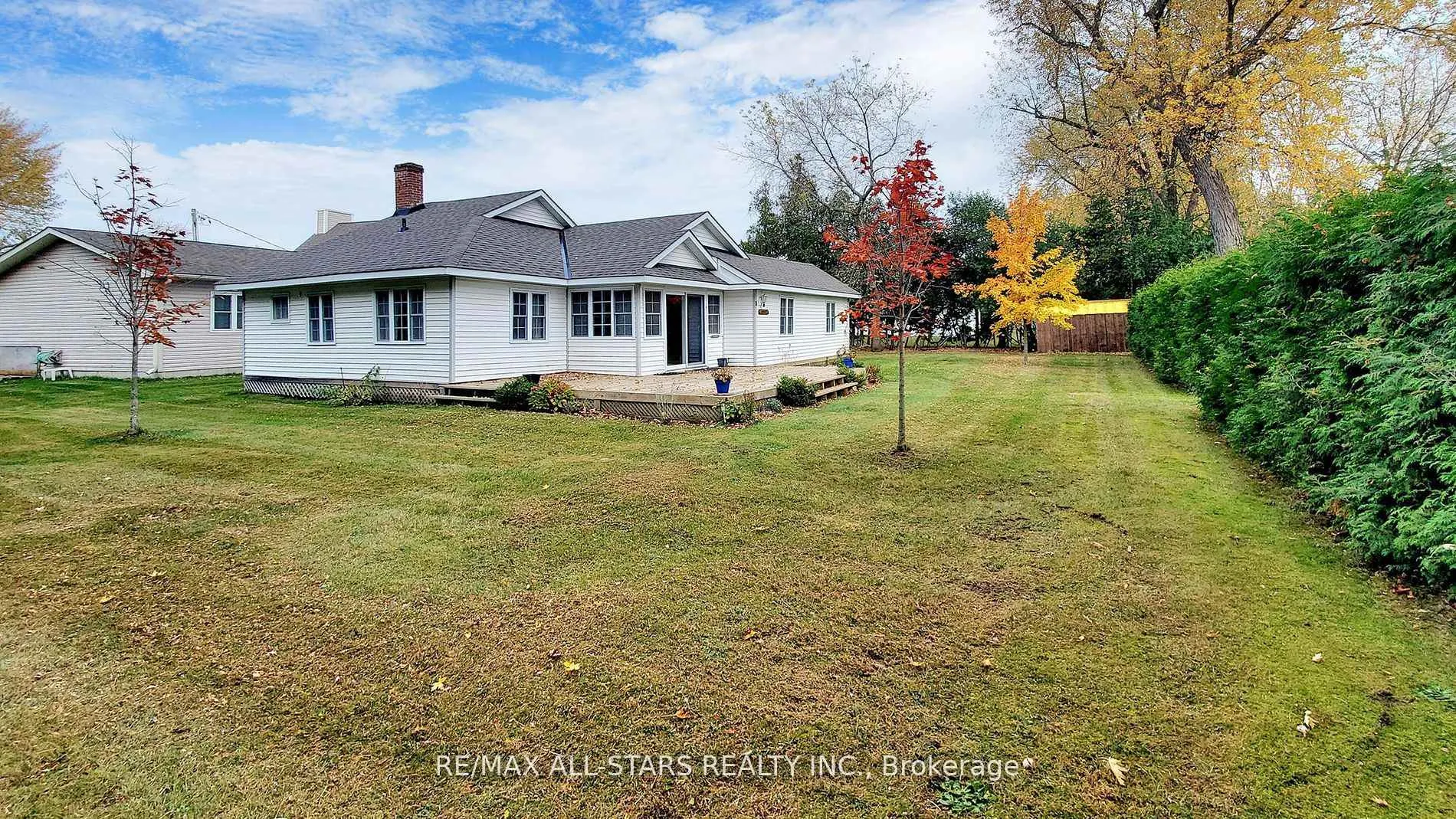 Photo 2 of 8 Tikvah Circle, Georgina, Historic Lakeshore Communities — HOMEH