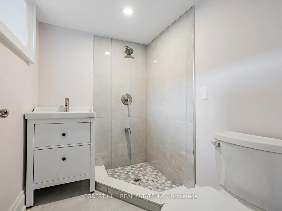 Photo 37 of 15 Strathallan Boulevard, Toronto, Lawrence Park South — HOMEH