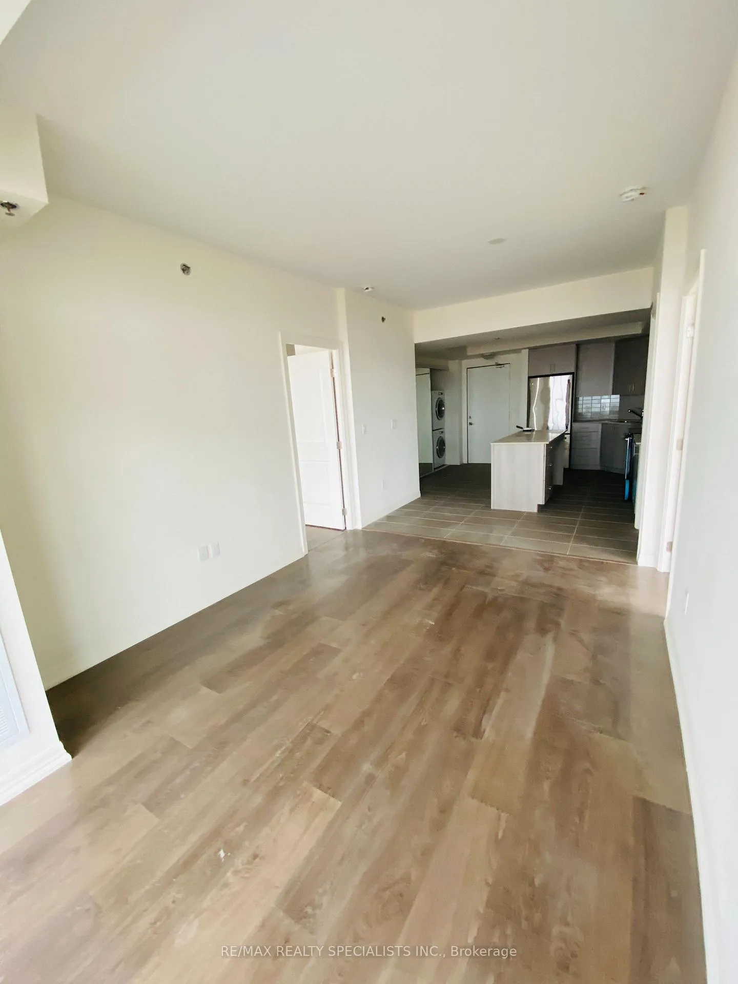 Photo 3 of Unit 801, 560 North Service Road, Grimsby, Grimsby Beach — HOMEH