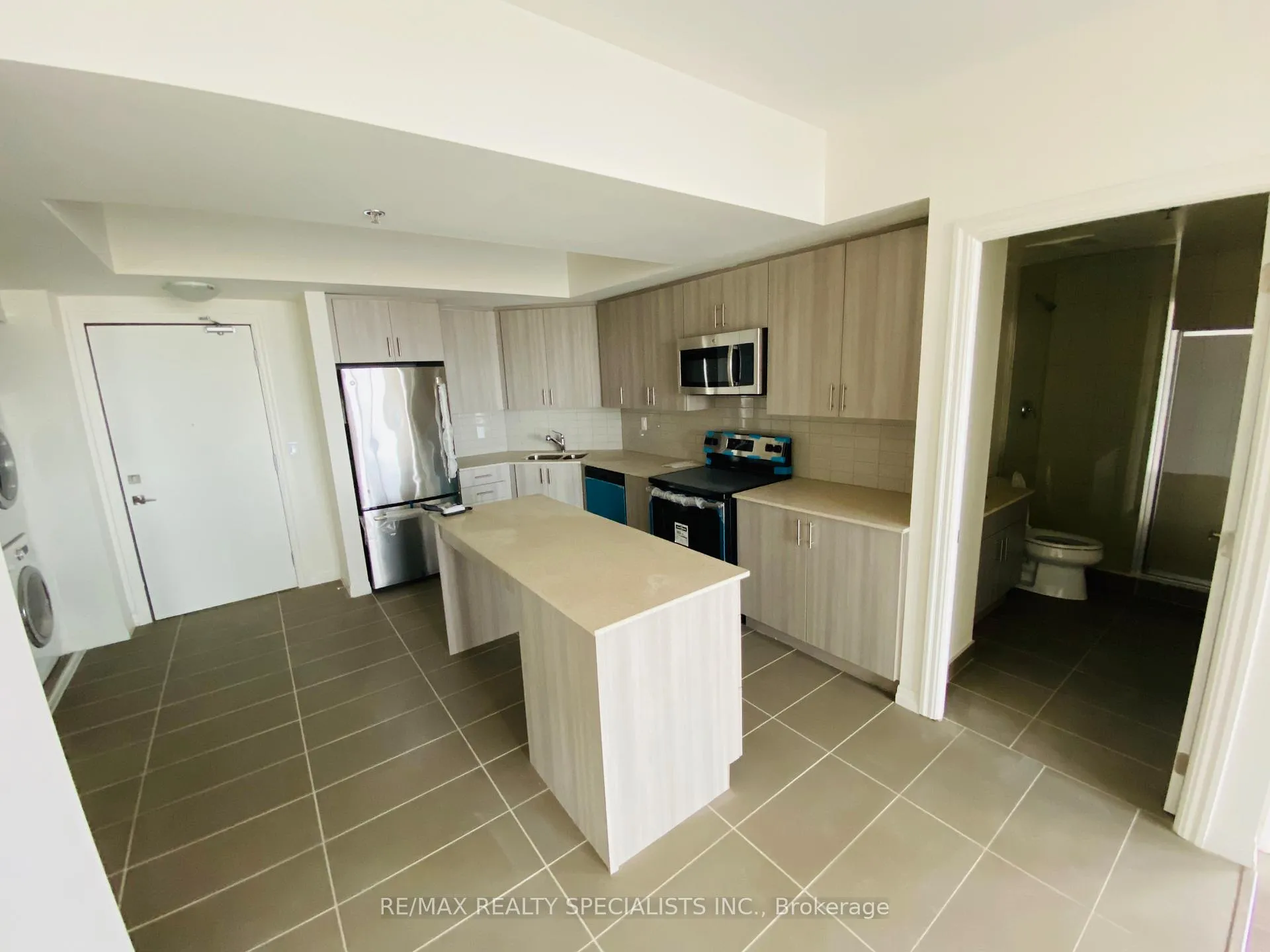 Photo 4 of Unit 801, 560 North Service Road, Grimsby, Grimsby Beach — HOMEH