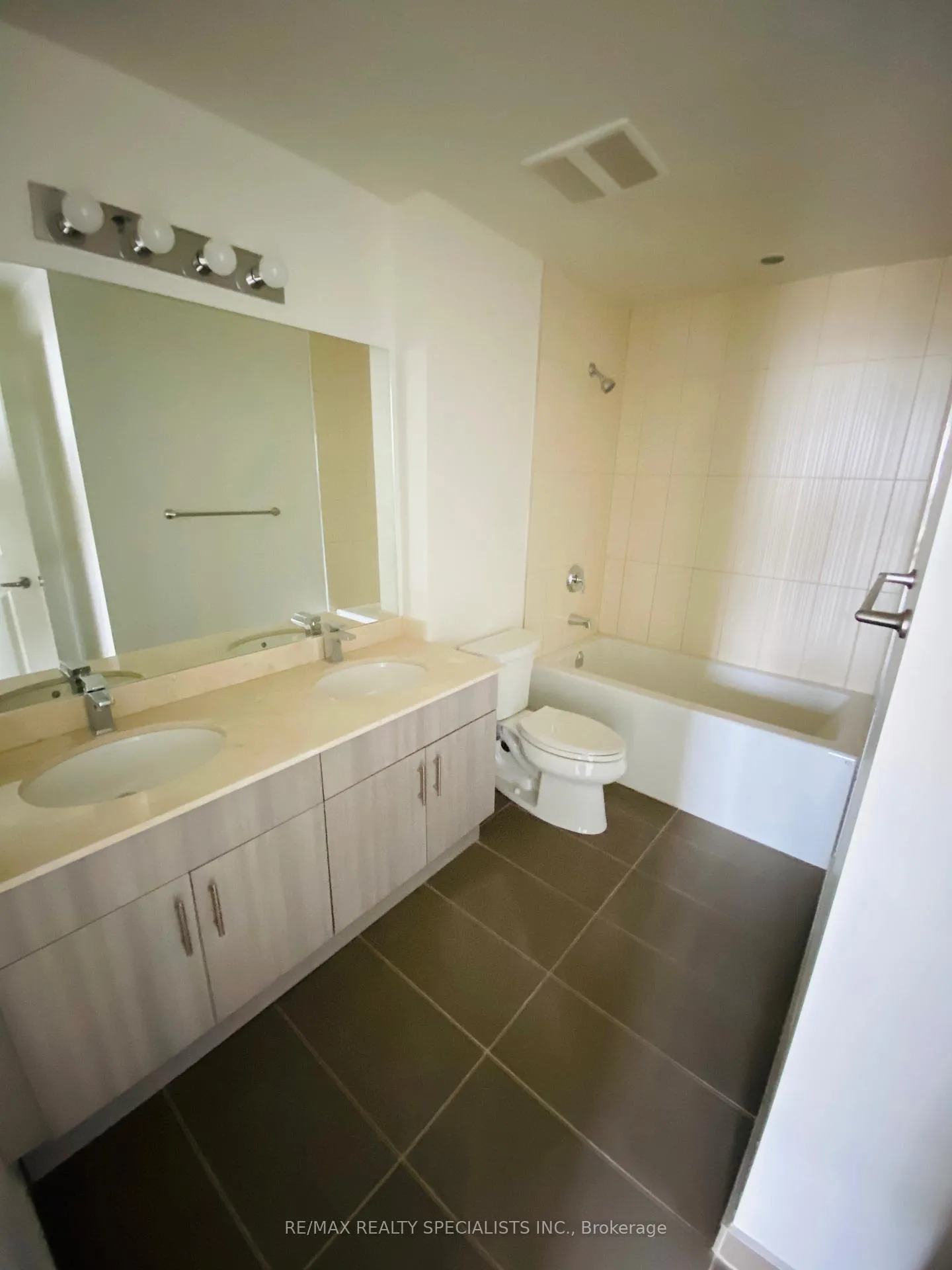 Photo 9 of Unit 801, 560 North Service Road, Grimsby, Grimsby Beach — HOMEH