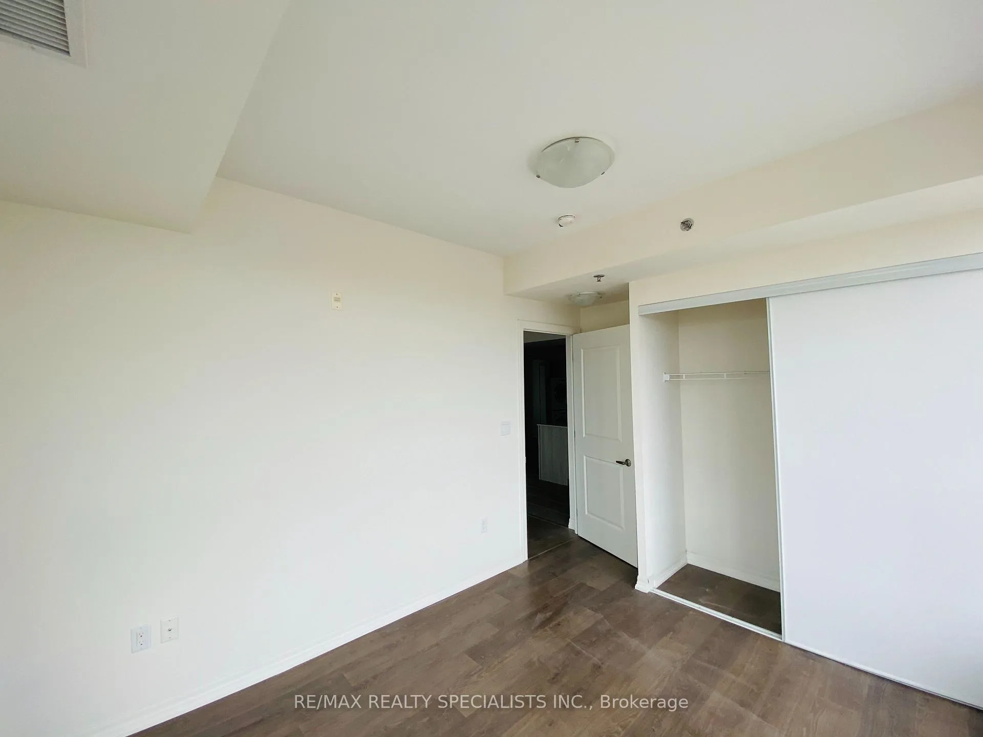 Photo 11 of Unit 801, 560 North Service Road, Grimsby, Grimsby Beach — HOMEH