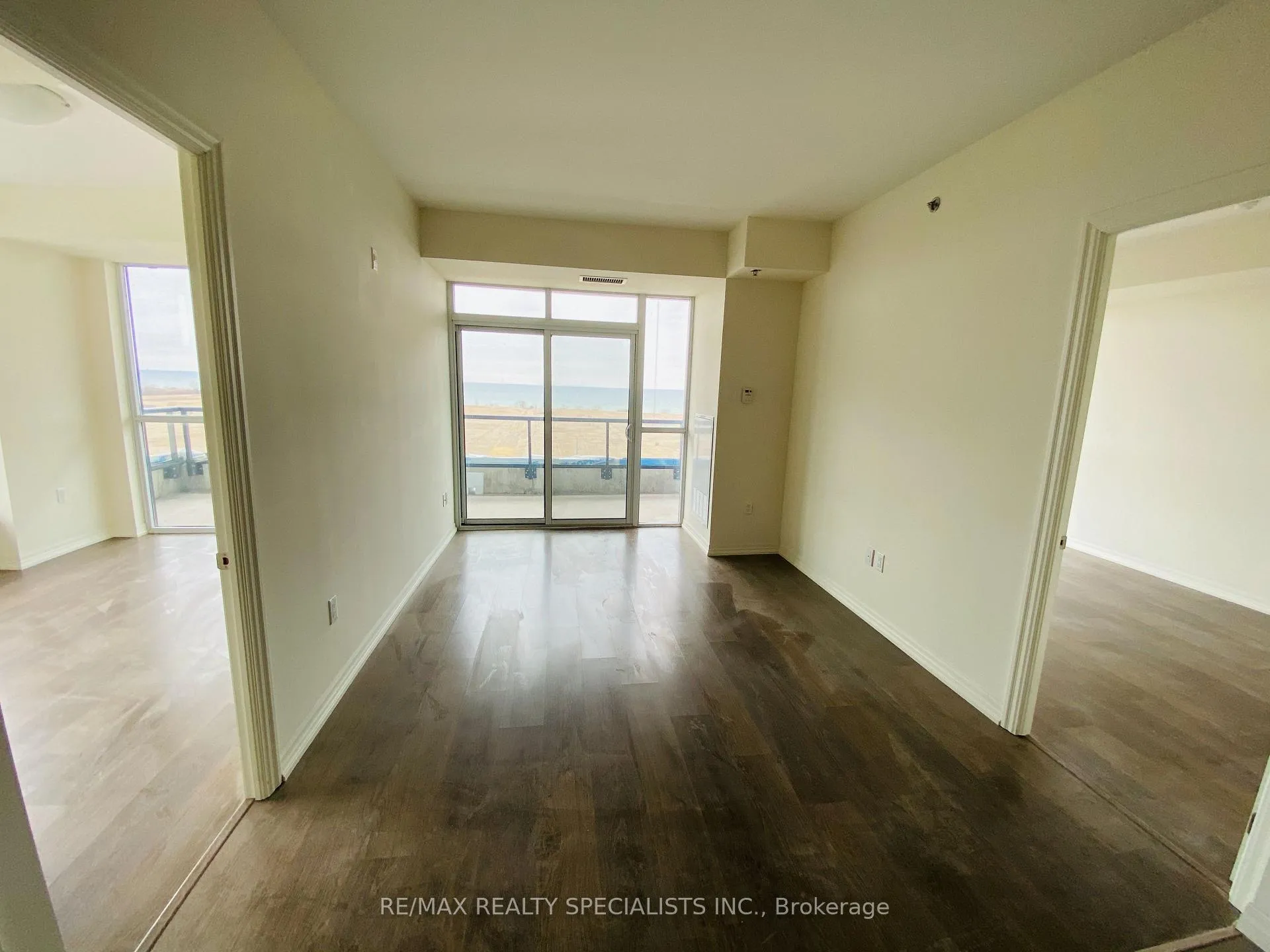 Photo 13 of Unit 801, 560 North Service Road, Grimsby, Grimsby Beach — HOMEH