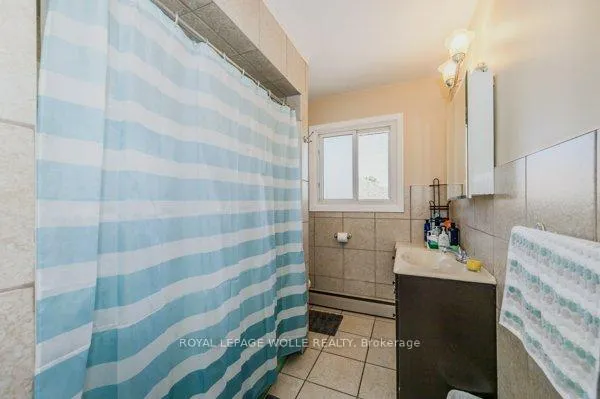 Photo 23 of 43 Secord Avenue, Kitchener — HOMEH