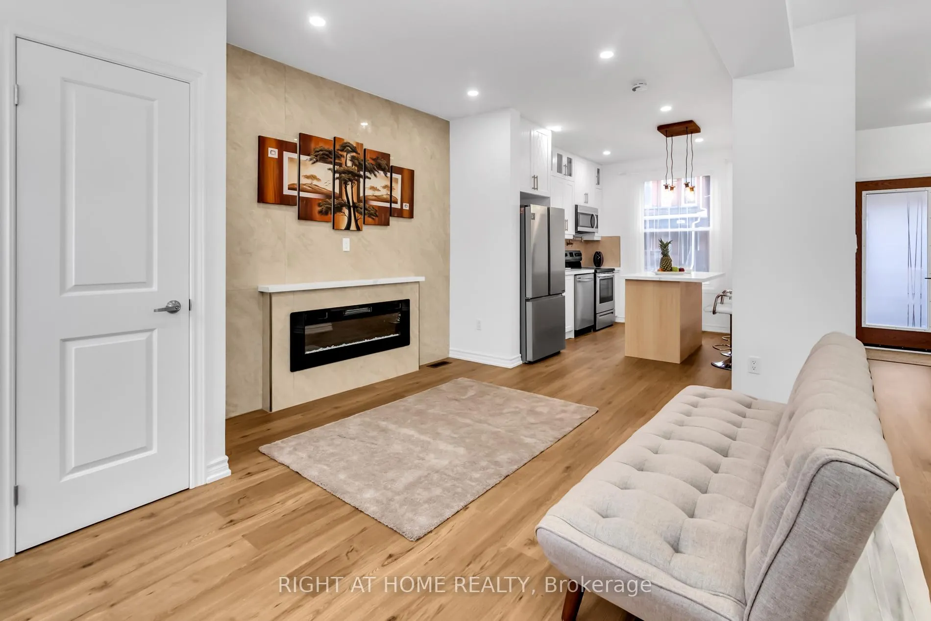 Photo 8 of 37 Ashley Street, Hamilton, Landsdale — HOMEH