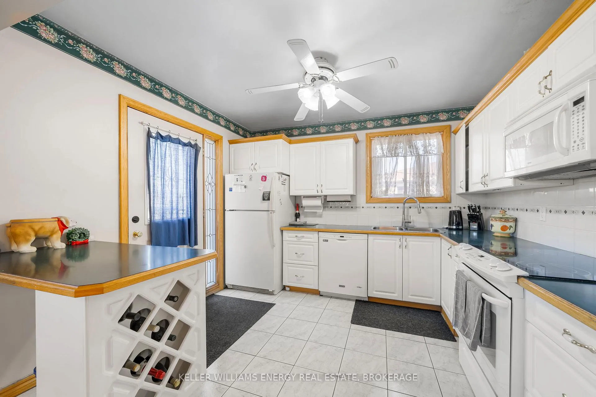 Photo 4 of 313 Rosedale Drive, Whitby, Downtown Whitby — HOMEH