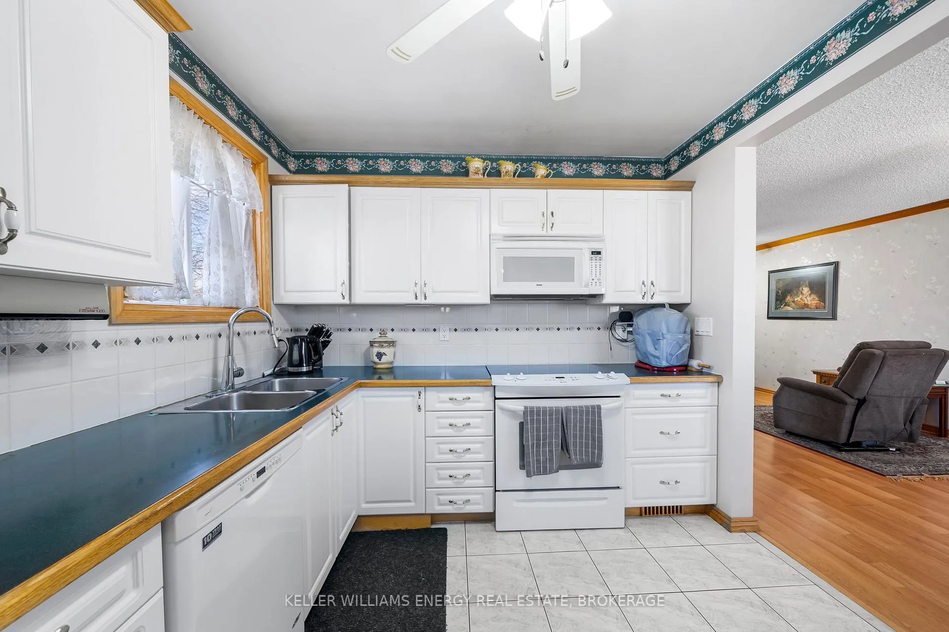 Photo 5 of 313 Rosedale Drive, Whitby, Downtown Whitby — HOMEH