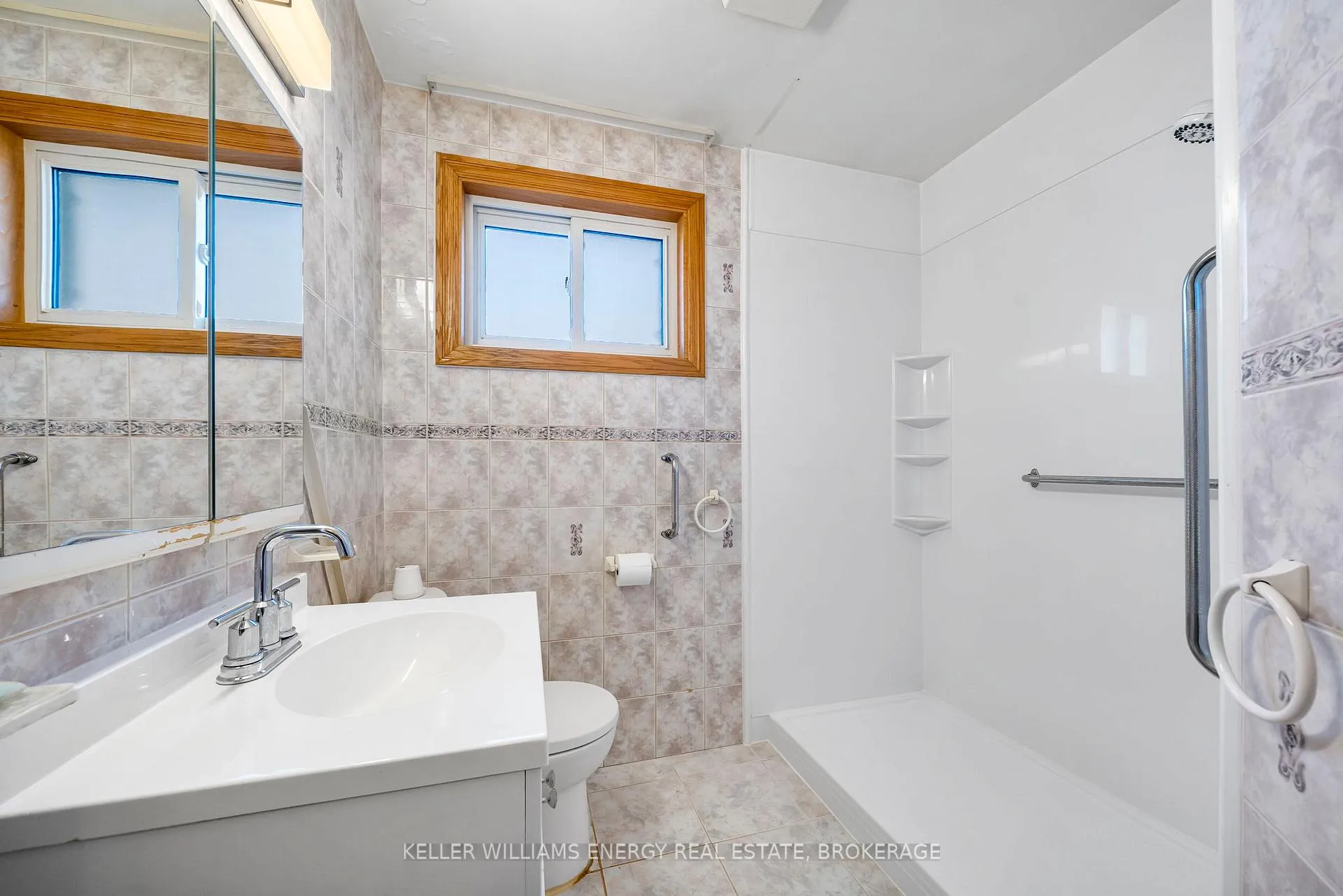 Photo 16 of 313 Rosedale Drive, Whitby, Downtown Whitby — HOMEH