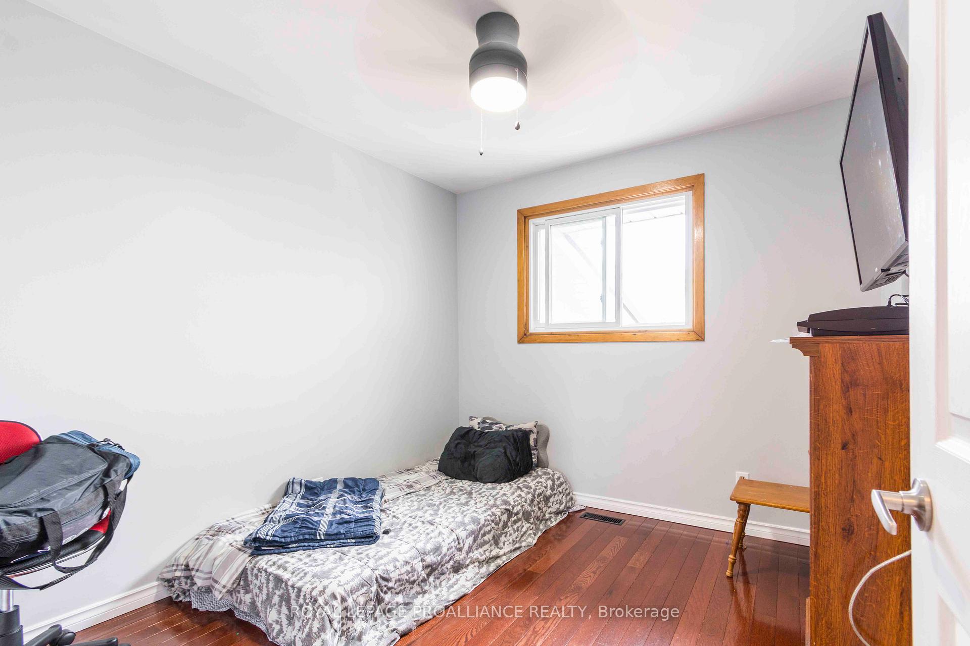 Photo 16 of 35 Robertson Lane, Belleville, Belleville Ward — HOMEH