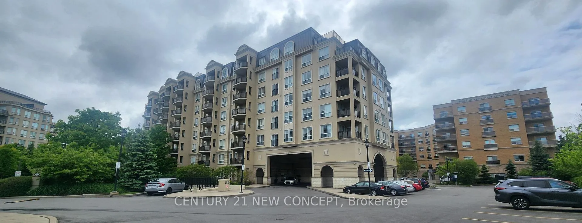 Front of Unit 502, 1 Maison Parc Court