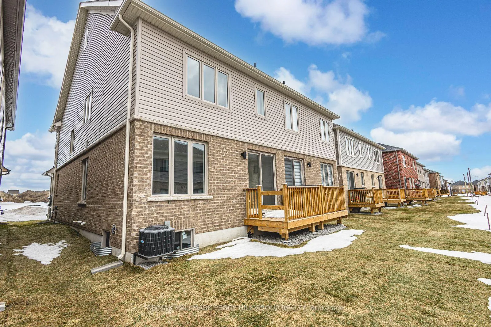 Photo 15 of 76 West Oak Trail, Barrie, Rural Barrie Southeast — HOMEH