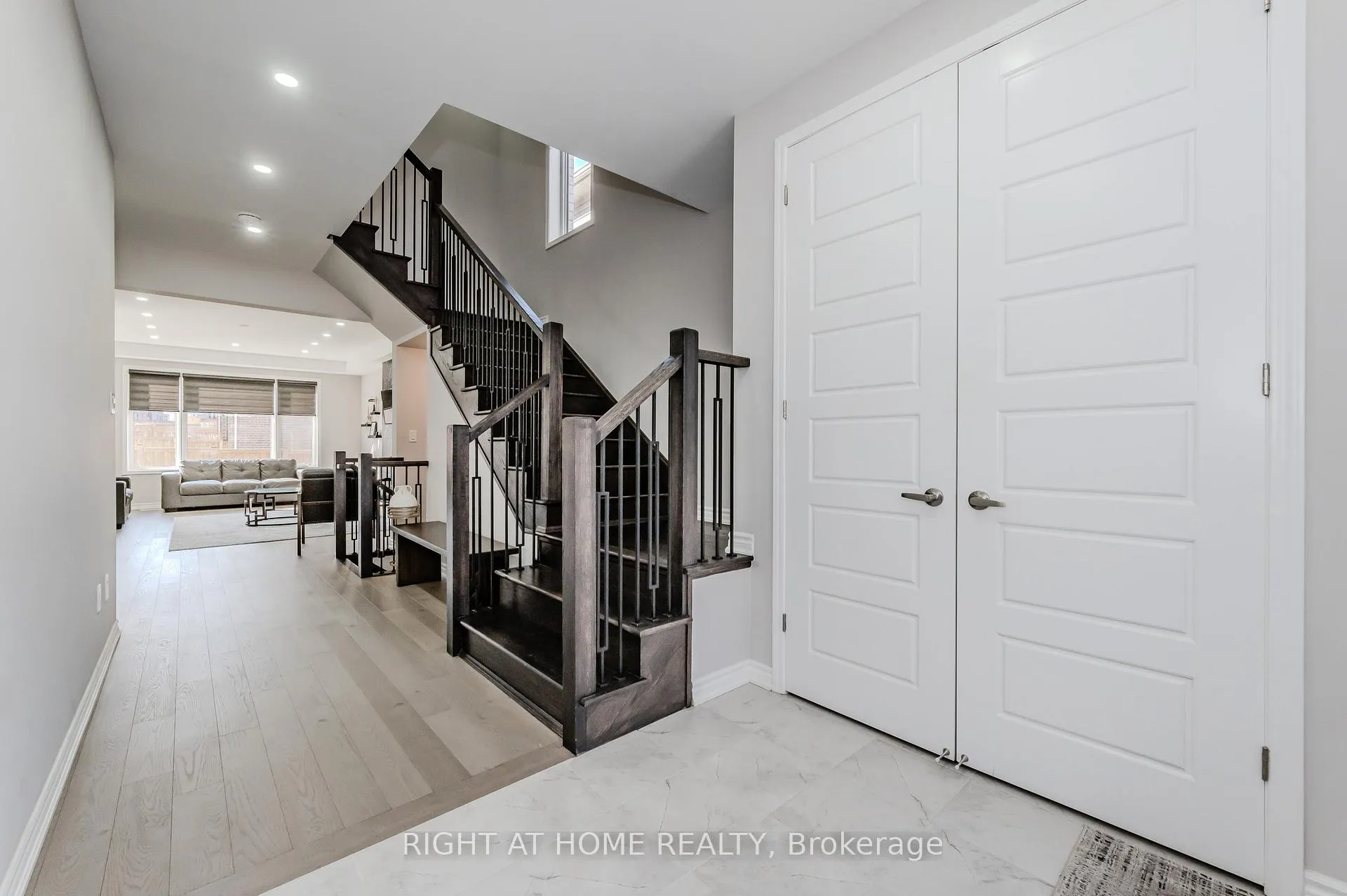 Photo 4 of 154 HiStand Trail, Kitchener — HOMEH