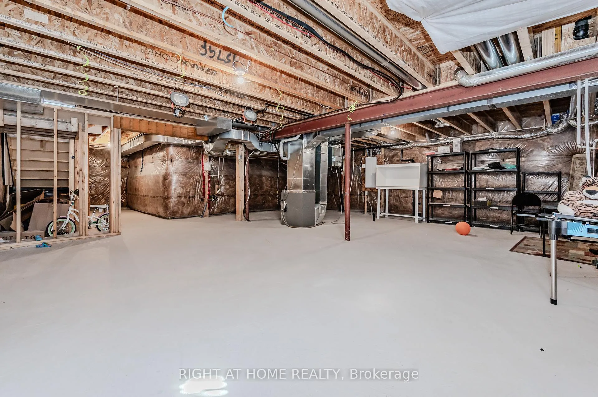 Photo 21 of 154 HiStand Trail, Kitchener — HOMEH