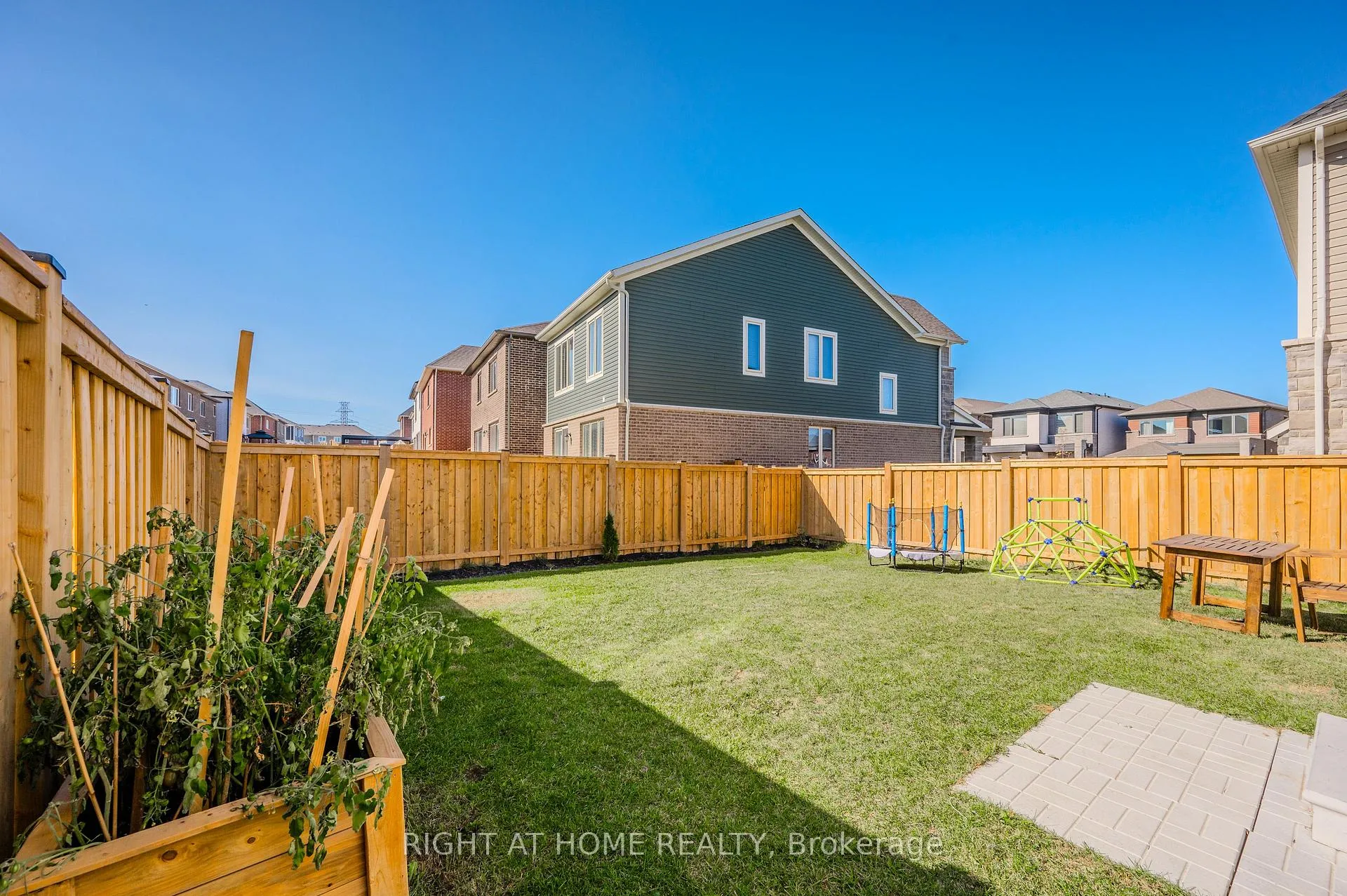 Photo 24 of 154 HiStand Trail, Kitchener — HOMEH
