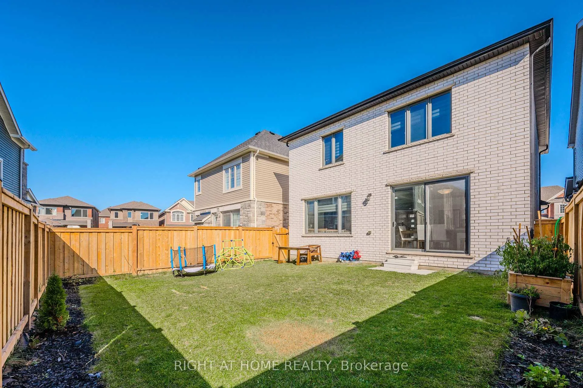 Photo 25 of 154 HiStand Trail, Kitchener — HOMEH
