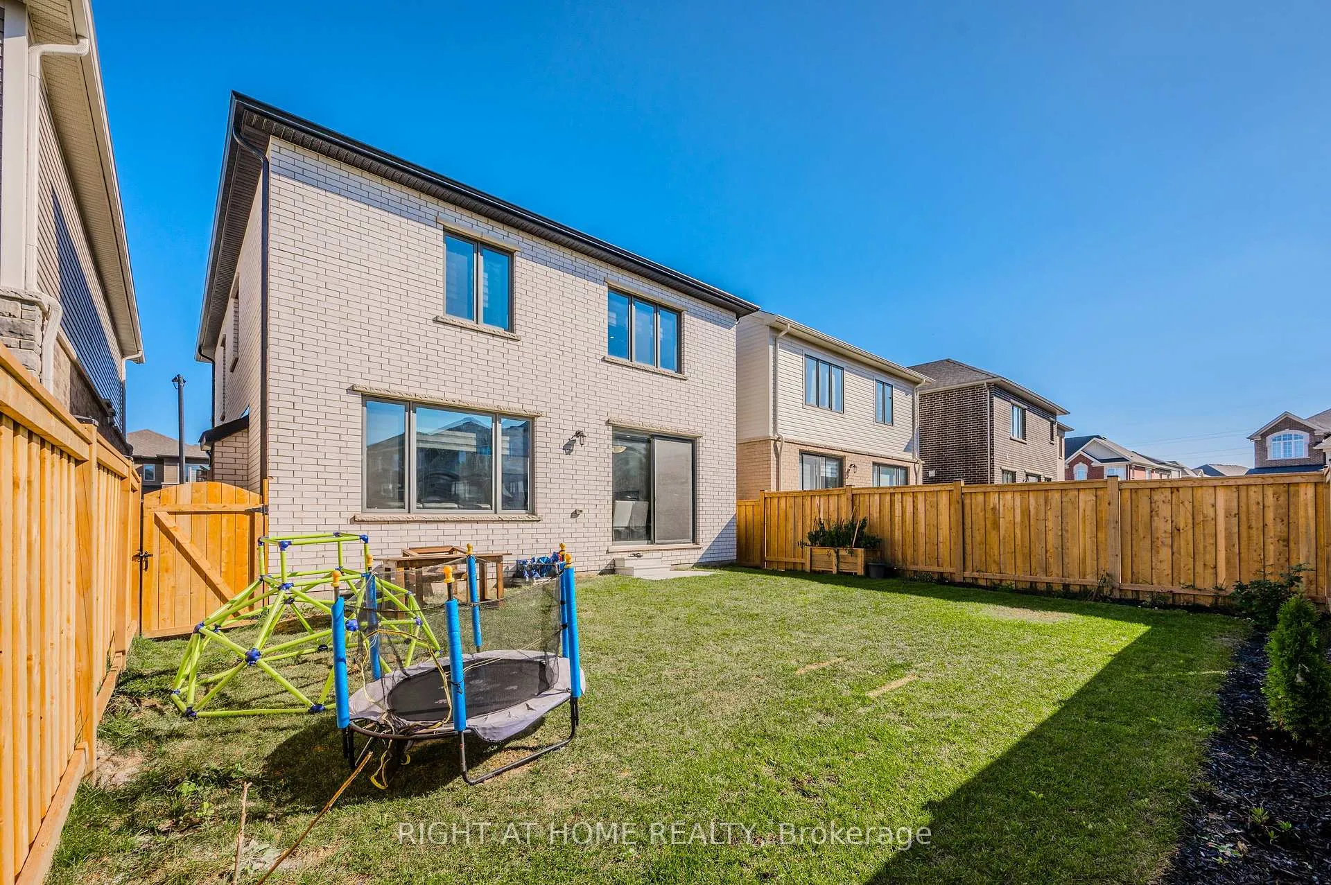Photo 26 of 154 HiStand Trail, Kitchener — HOMEH