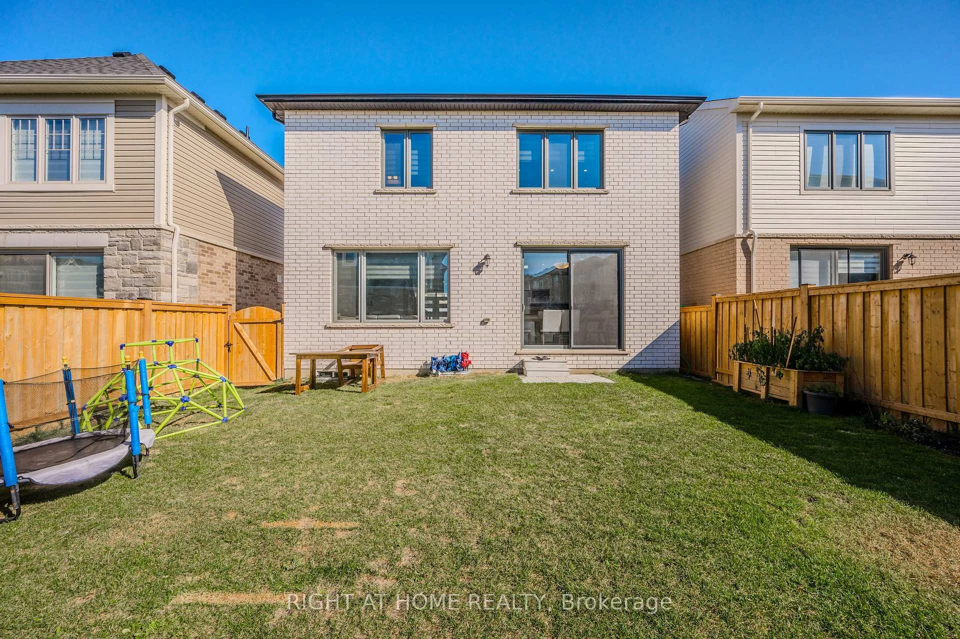 Photo 27 of 154 HiStand Trail, Kitchener — HOMEH