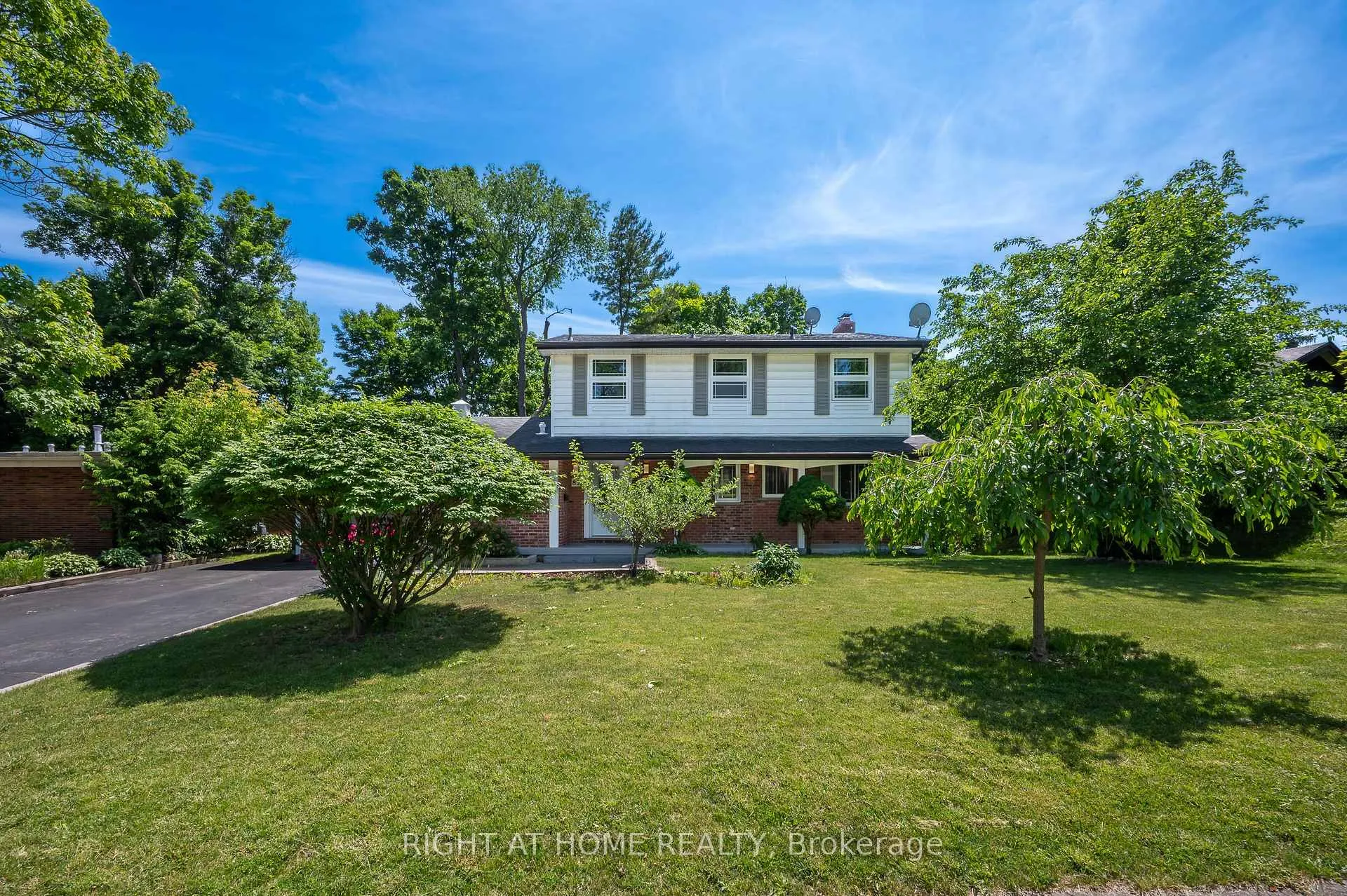 Photo 1 of 85 Robinhood Drive, Hamilton, Dundas — HOMEH