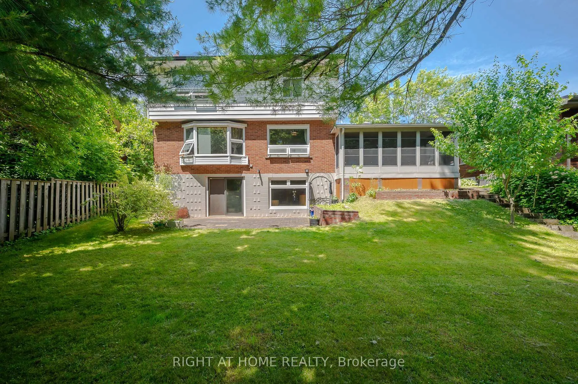Photo 39 of 85 Robinhood Drive, Hamilton, Dundas — HOMEH