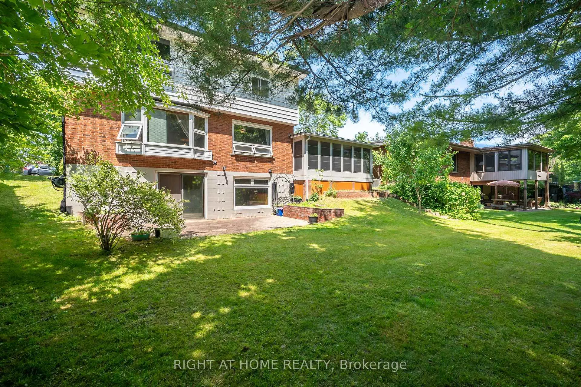 Photo 40 of 85 Robinhood Drive, Hamilton, Dundas — HOMEH