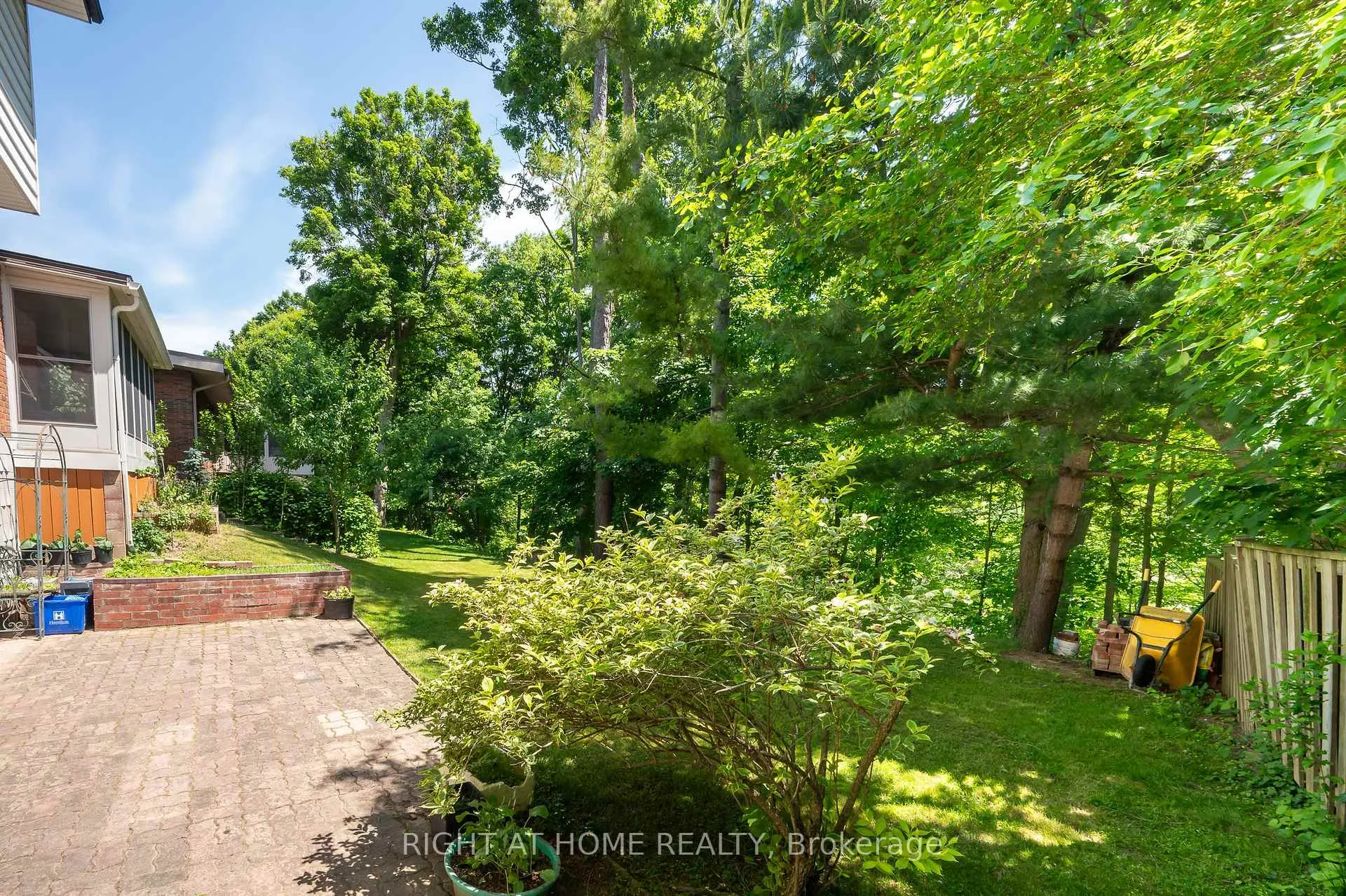 Photo 41 of 85 Robinhood Drive, Hamilton, Dundas — HOMEH