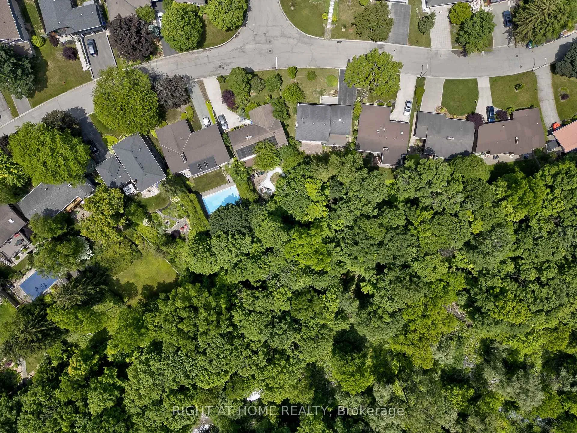 Photo 43 of 85 Robinhood Drive, Hamilton, Dundas — HOMEH