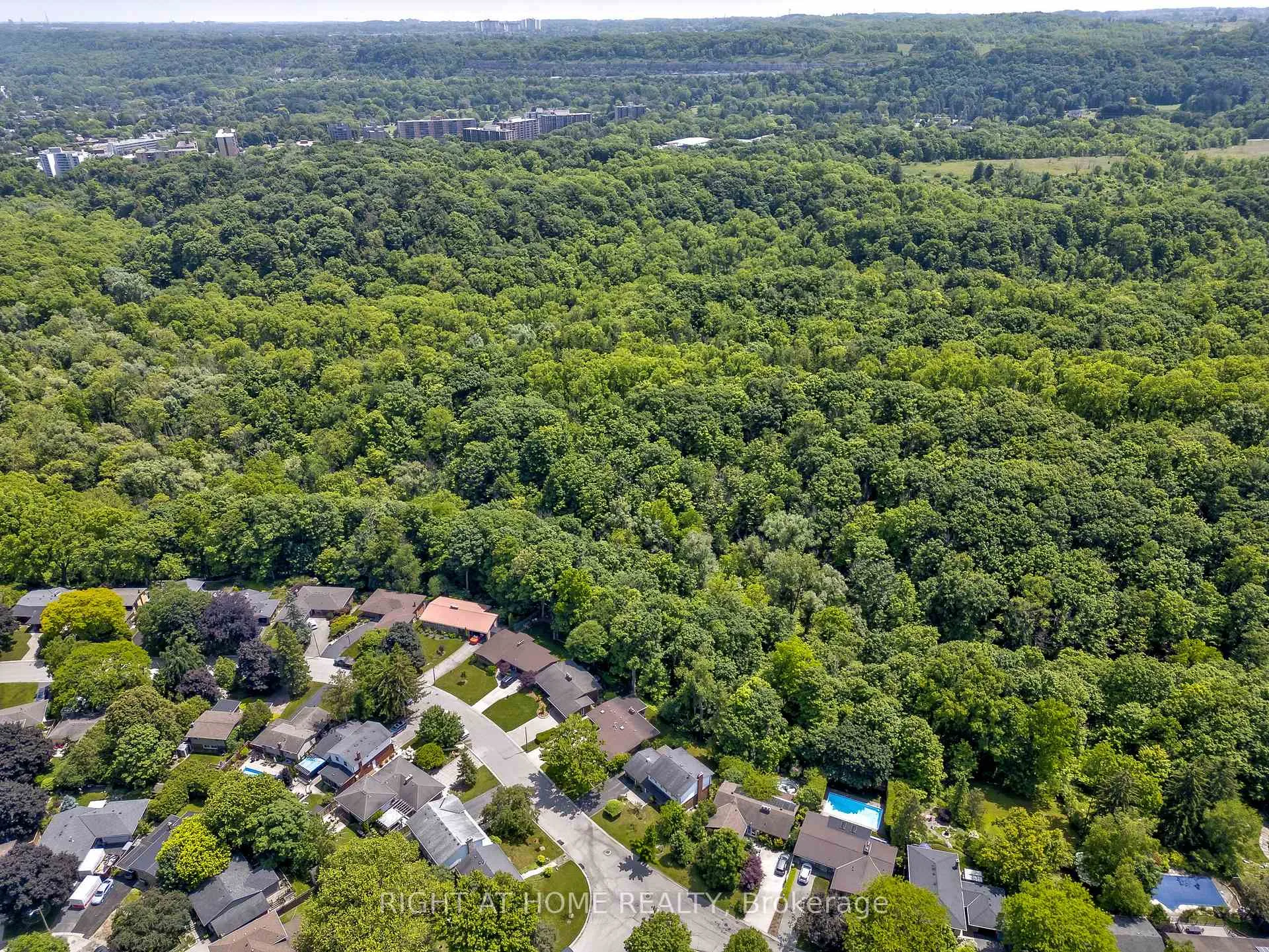 Photo 45 of 85 Robinhood Drive, Hamilton, Dundas — HOMEH
