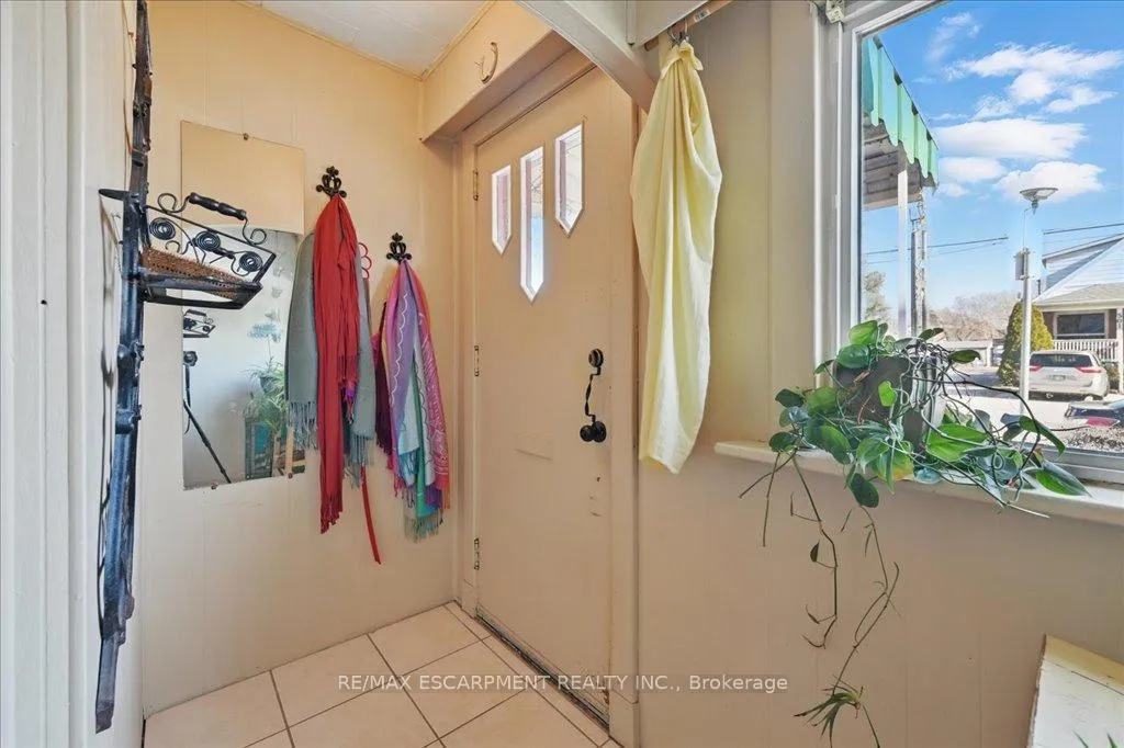Photo 4 of 500 Queensdale Avenue E, Hamilton, Eastmount — HOMEH