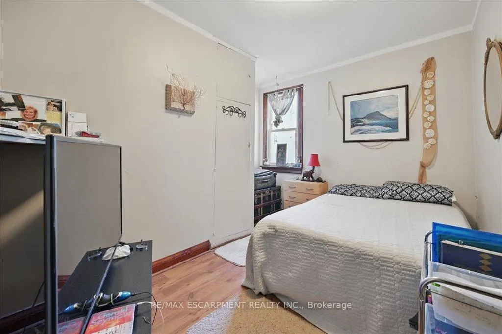 Photo 13 of 500 Queensdale Avenue E, Hamilton, Eastmount — HOMEH
